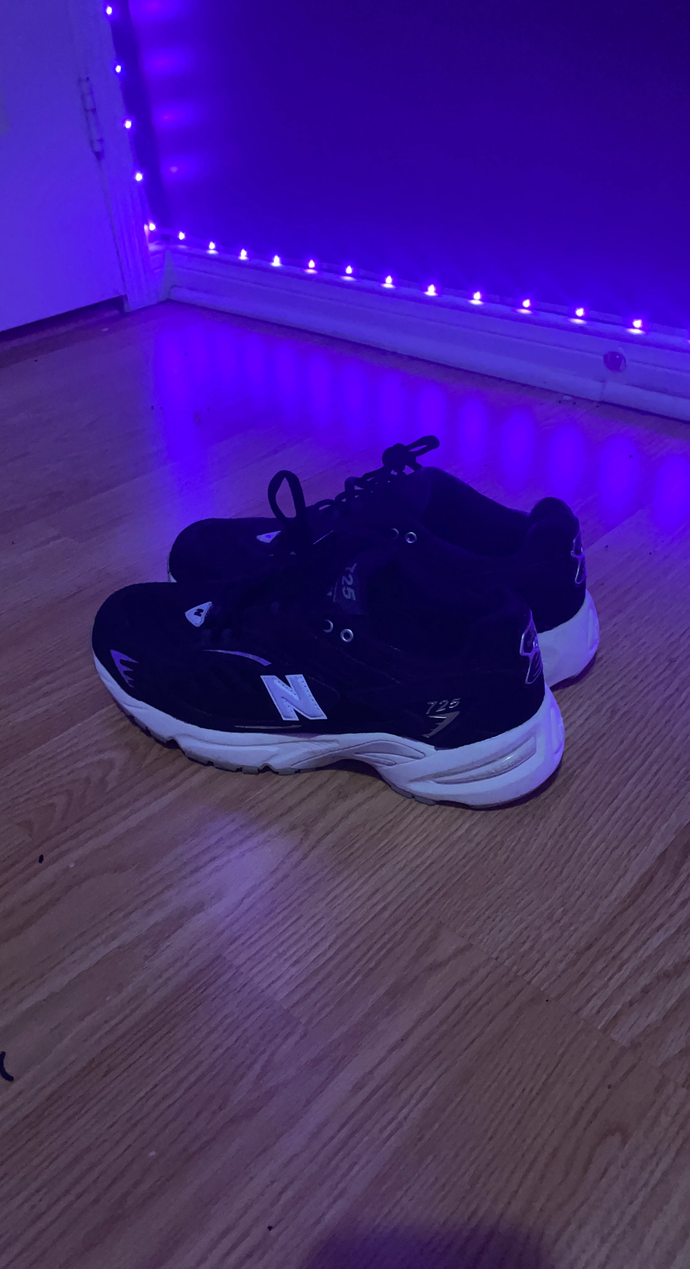 New Balance 725 Sneakers