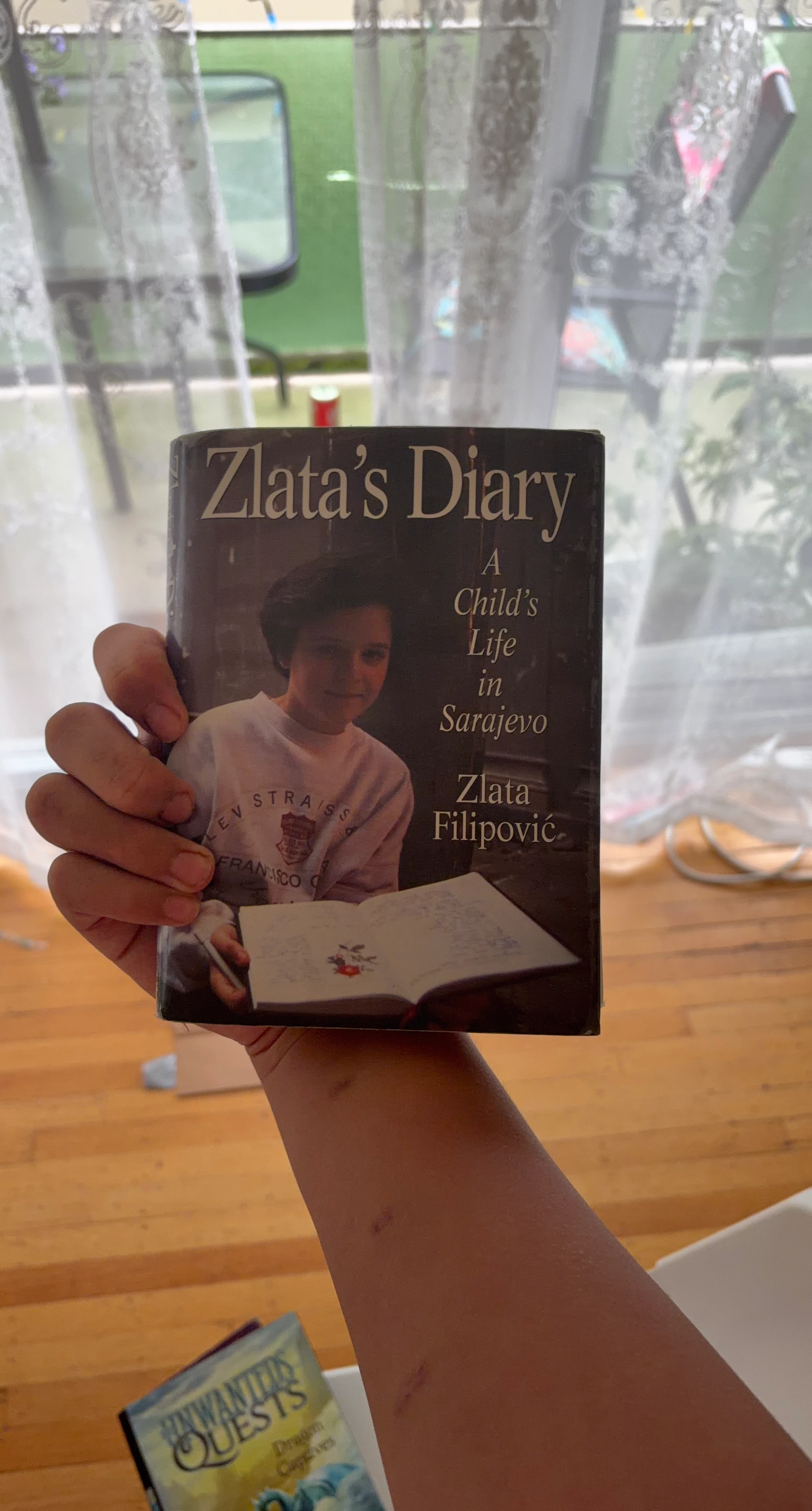 Zlata's Diary: A Child's Life in Sarajevo by Zlata Filipović