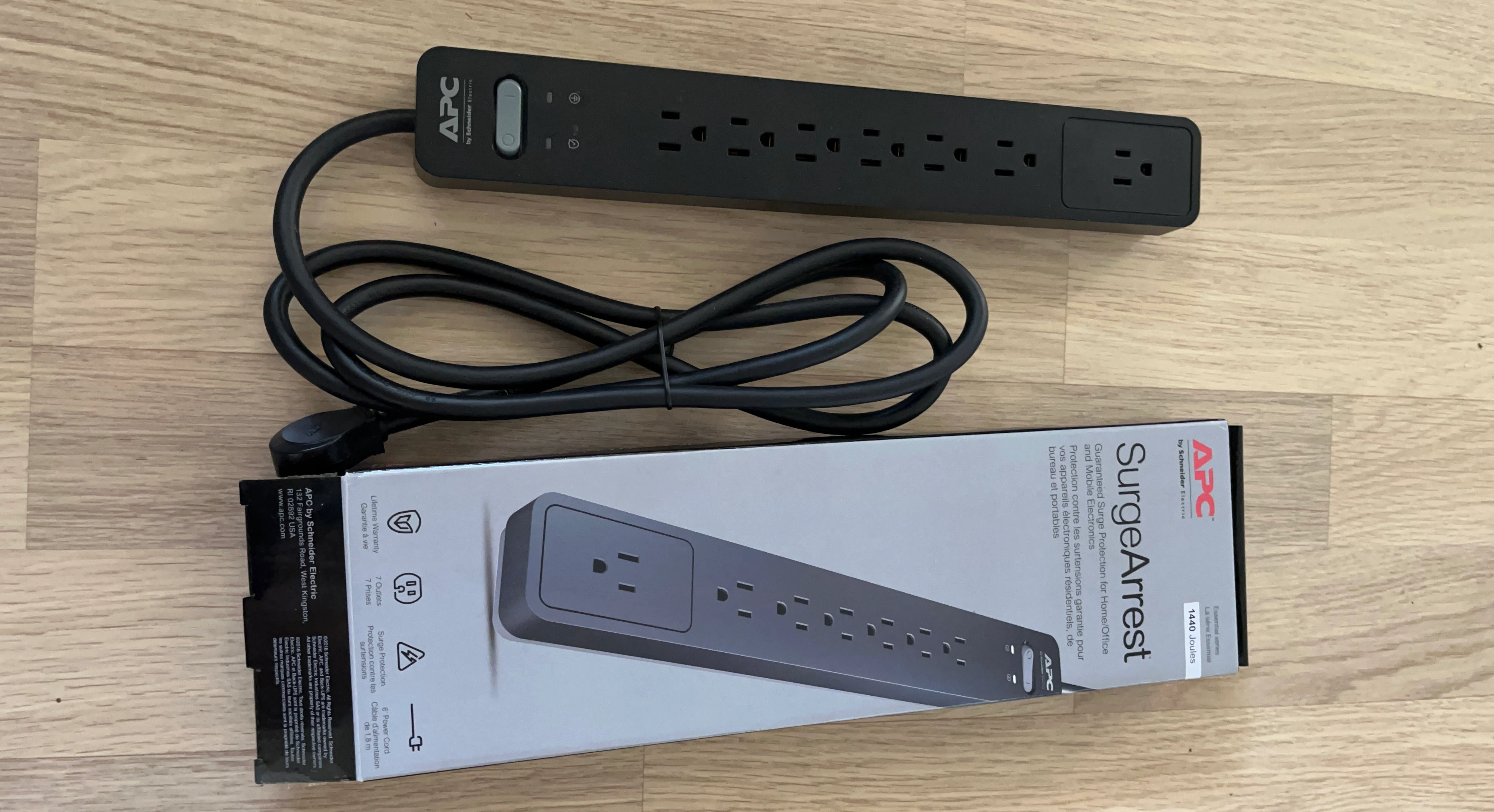 APC SurgeArrest Power Bar with 7 Outlets