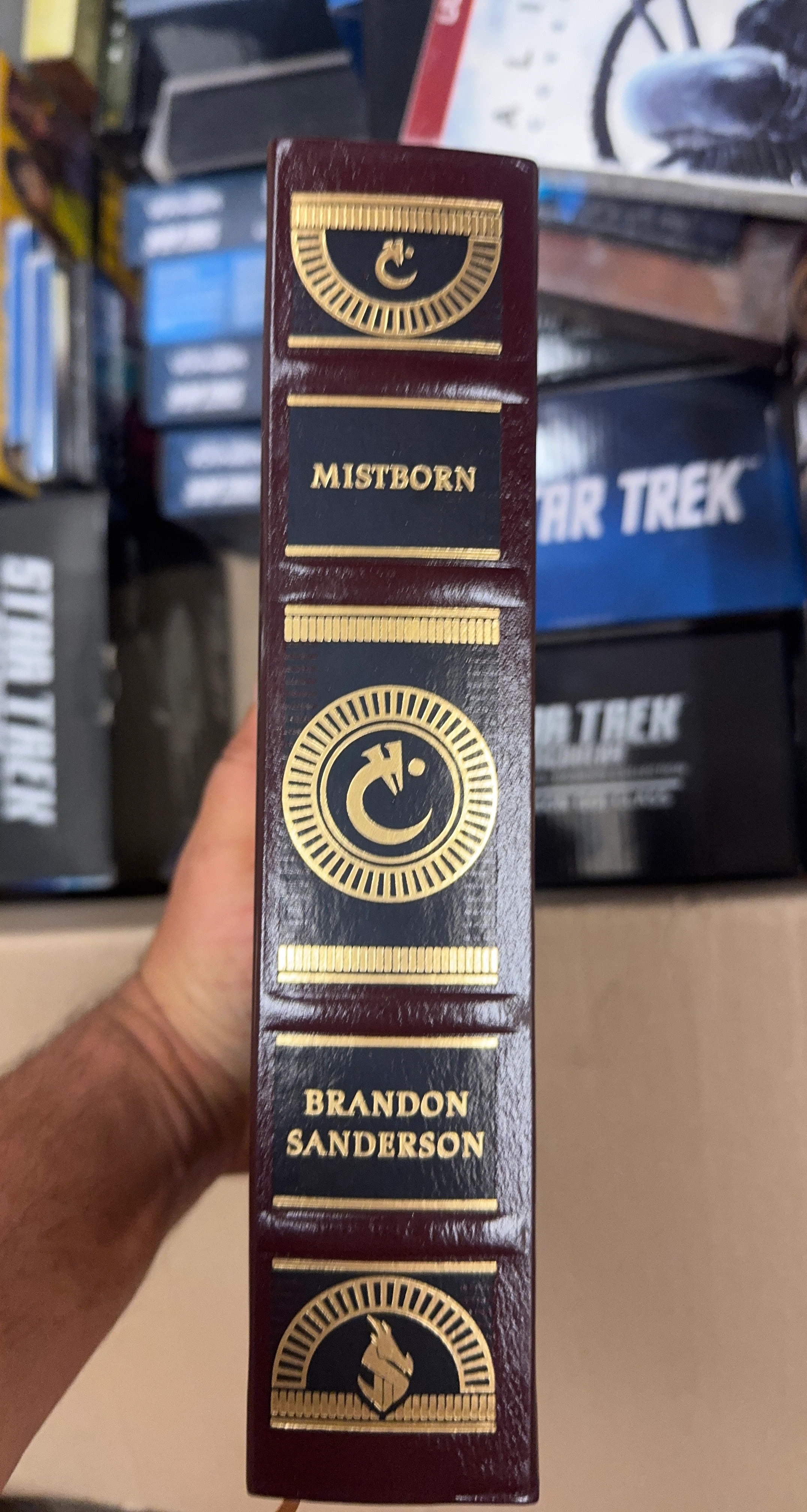 Mistborn: The Final Empire by Brandon Sanderson Book