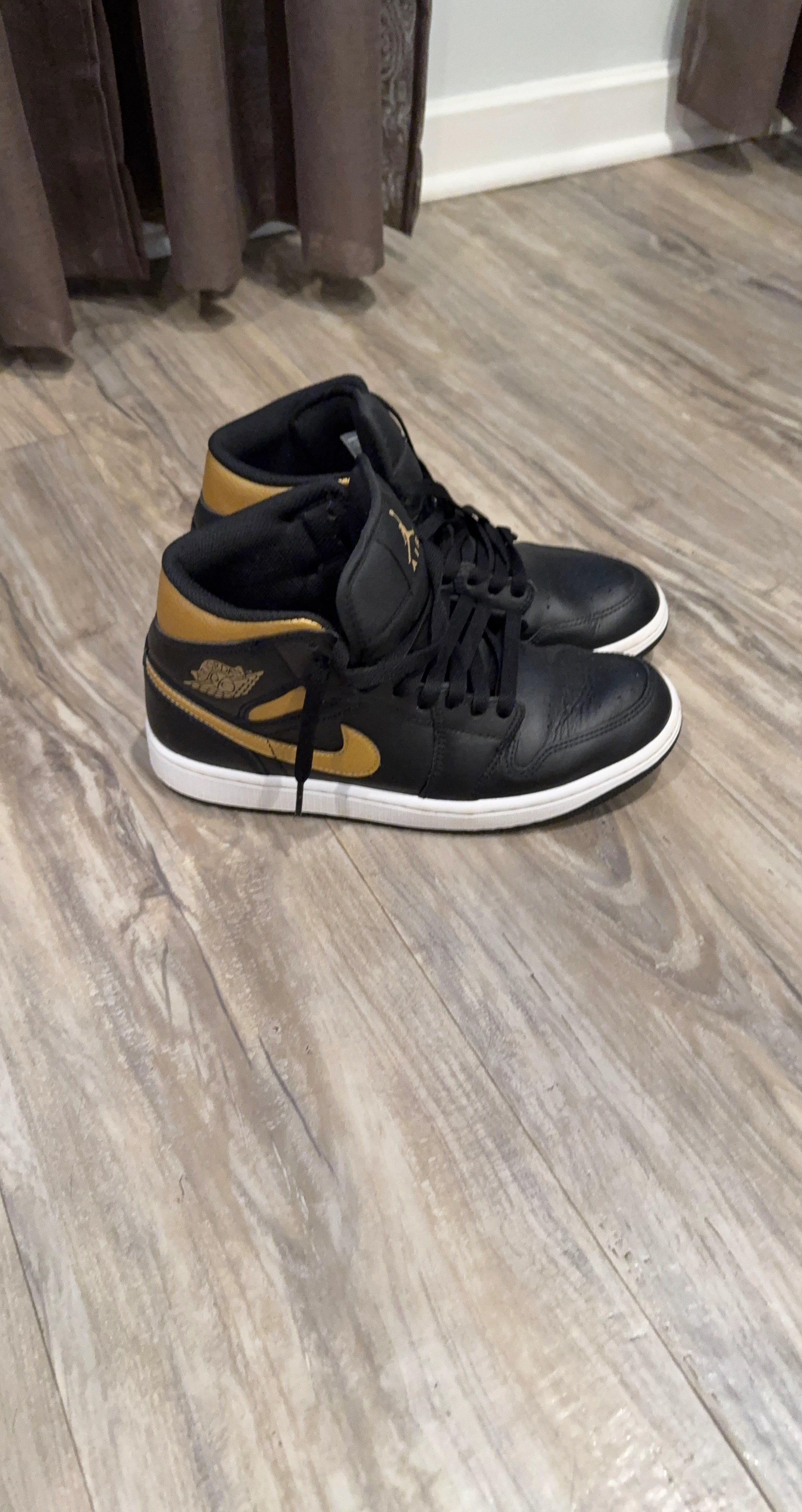 Air Jordan 1 Mid Black Gold Sneakers