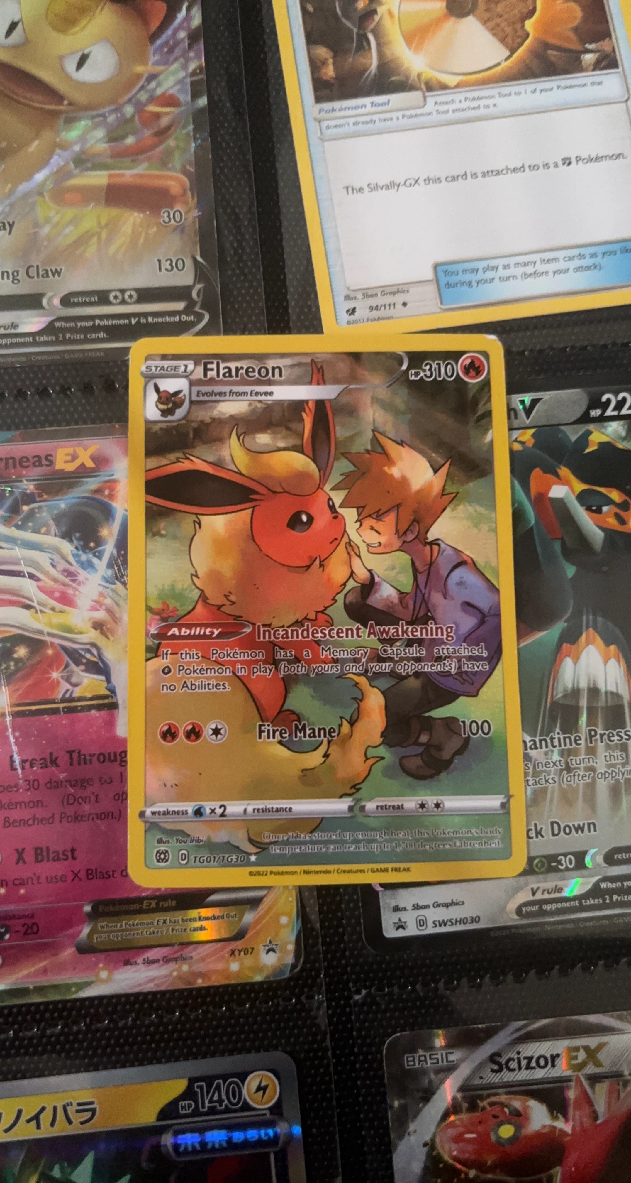 Pokemon Flareon VMAX Card