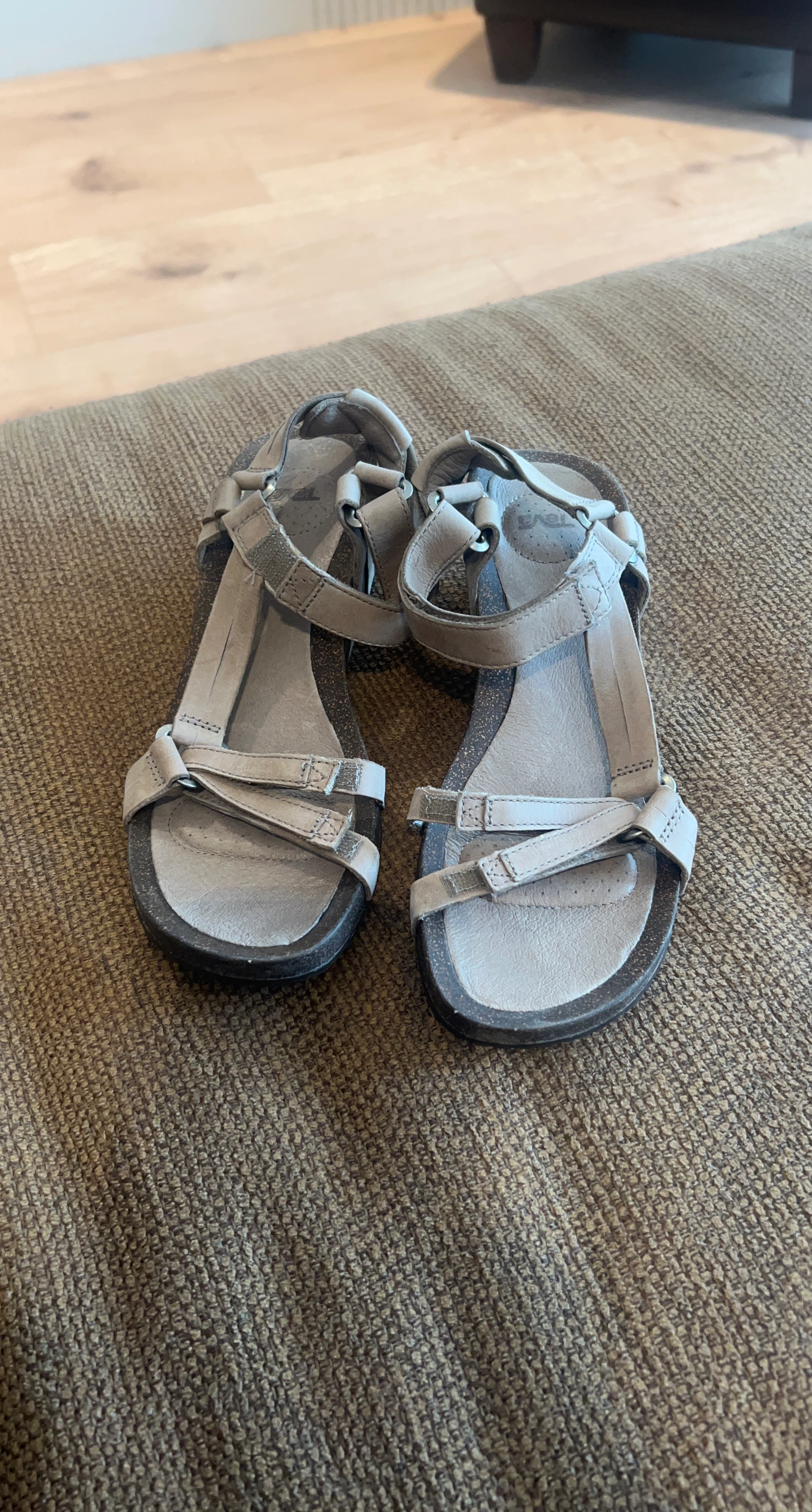Teva Ysidro Women's Sandals in Taupe/Gray Sz. 7 1/2