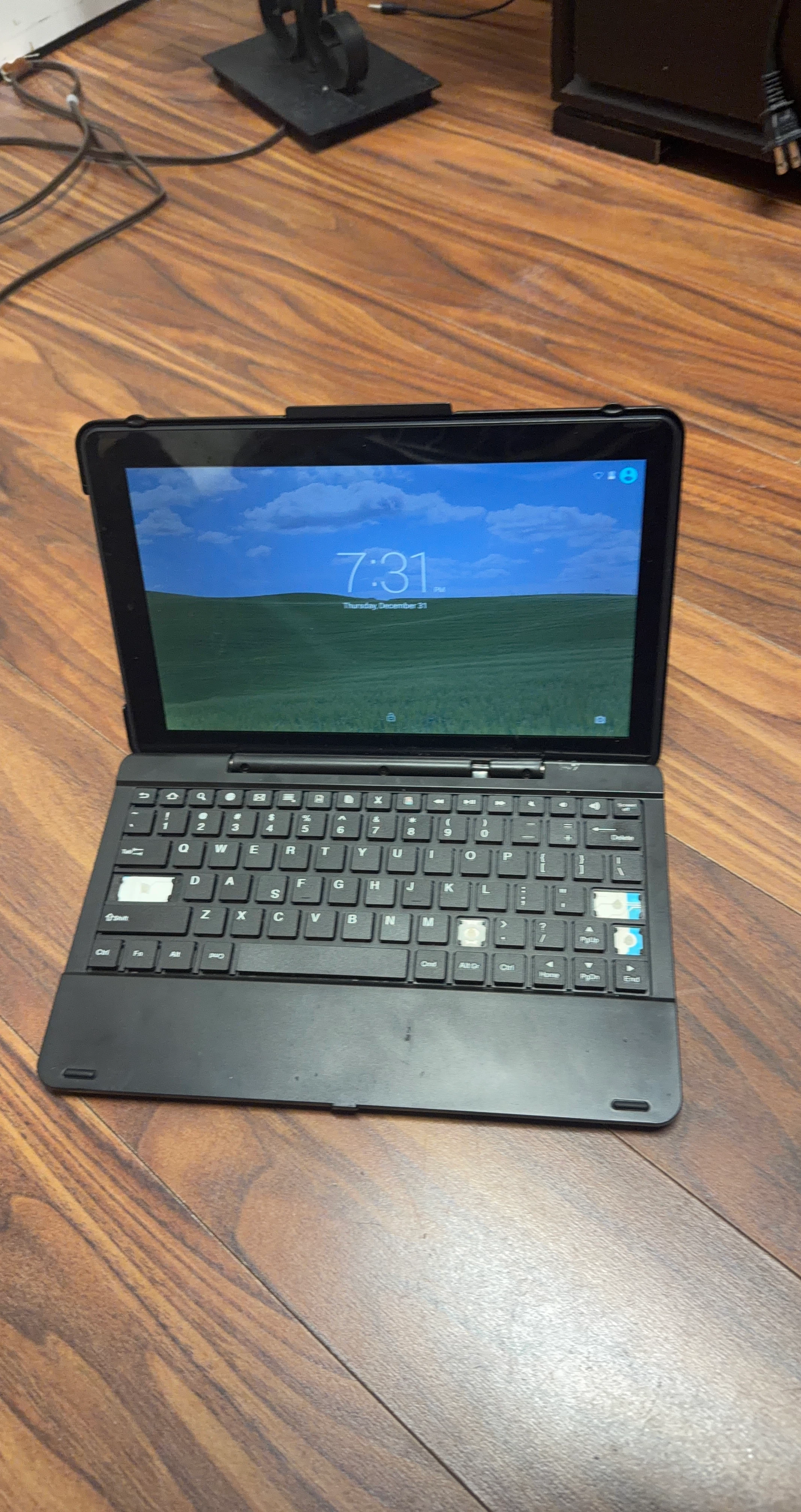 RCA rct6203w46 tablet with a keyboard