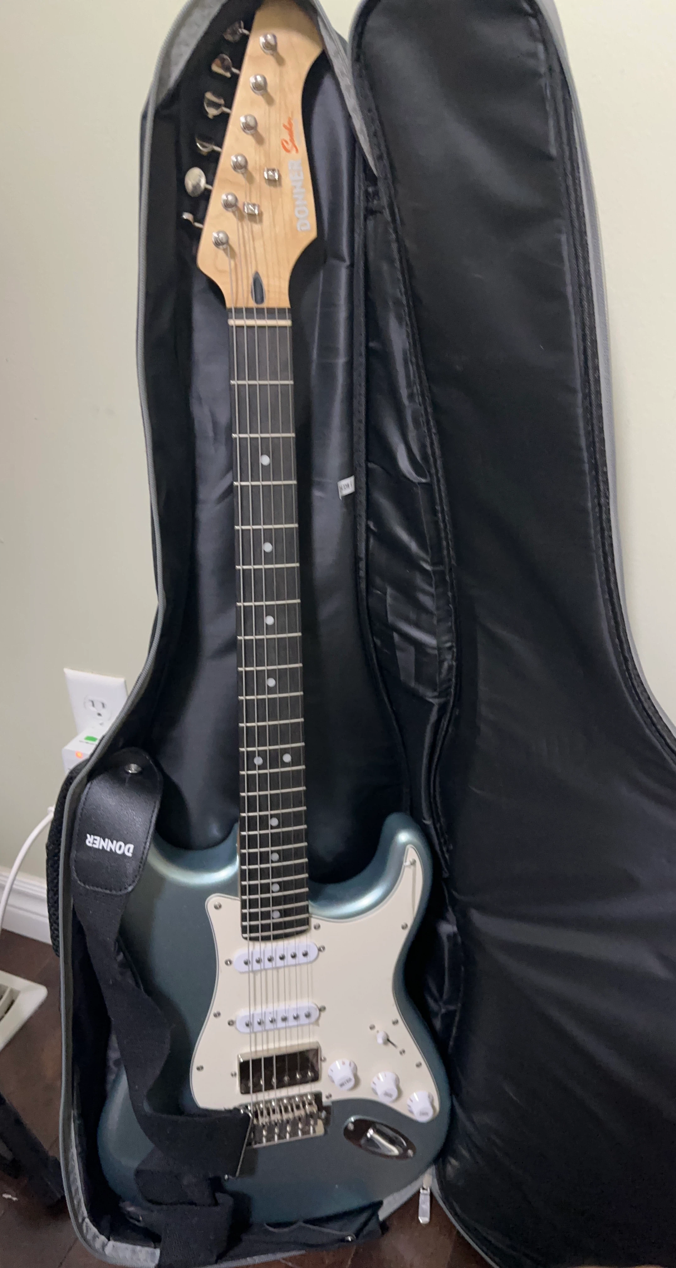Donner Electric Guitar with Gig Bag and Stand