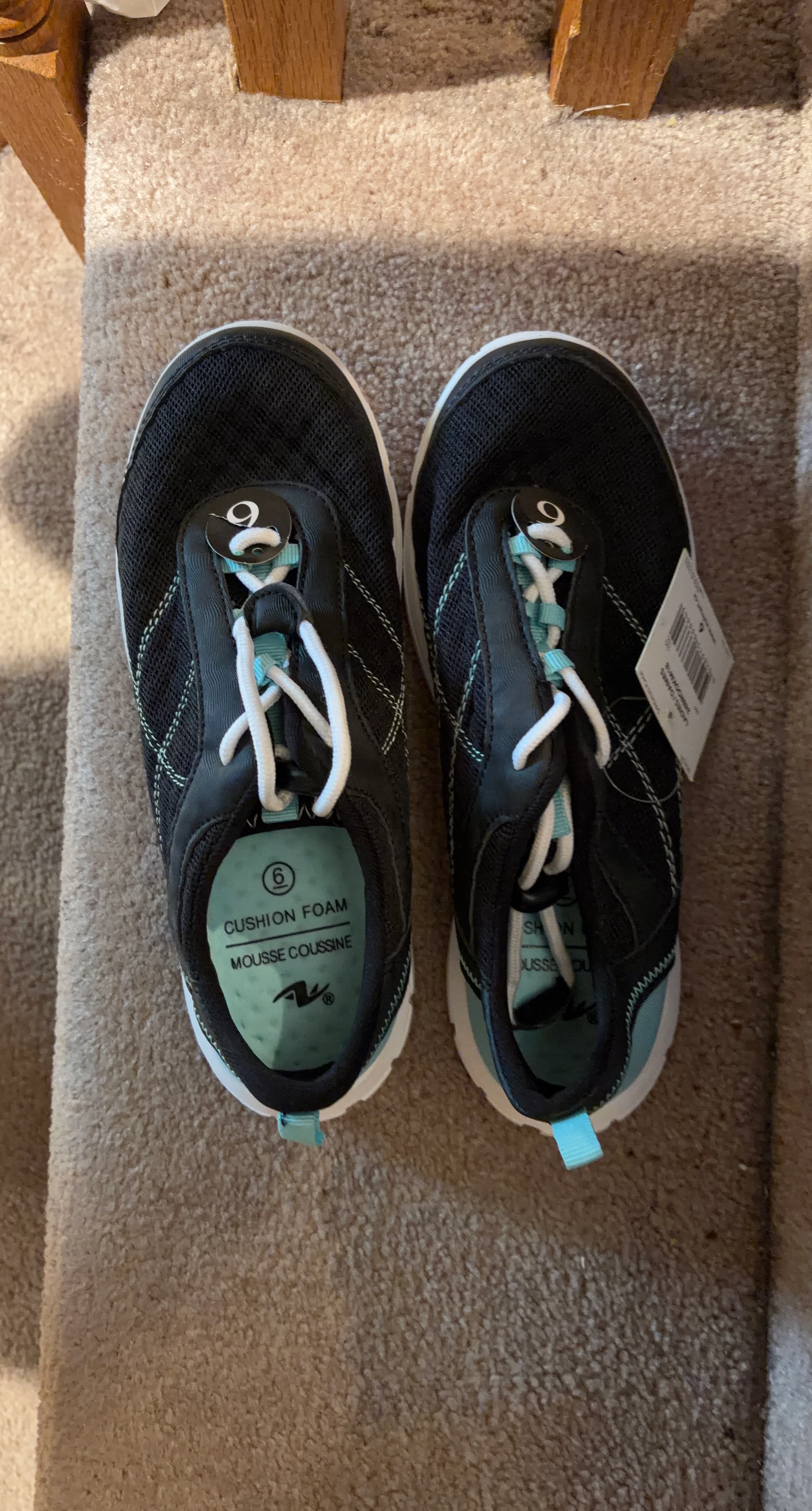 Athletic Works Women's Size 6 Black Cushion Foam Sneakers