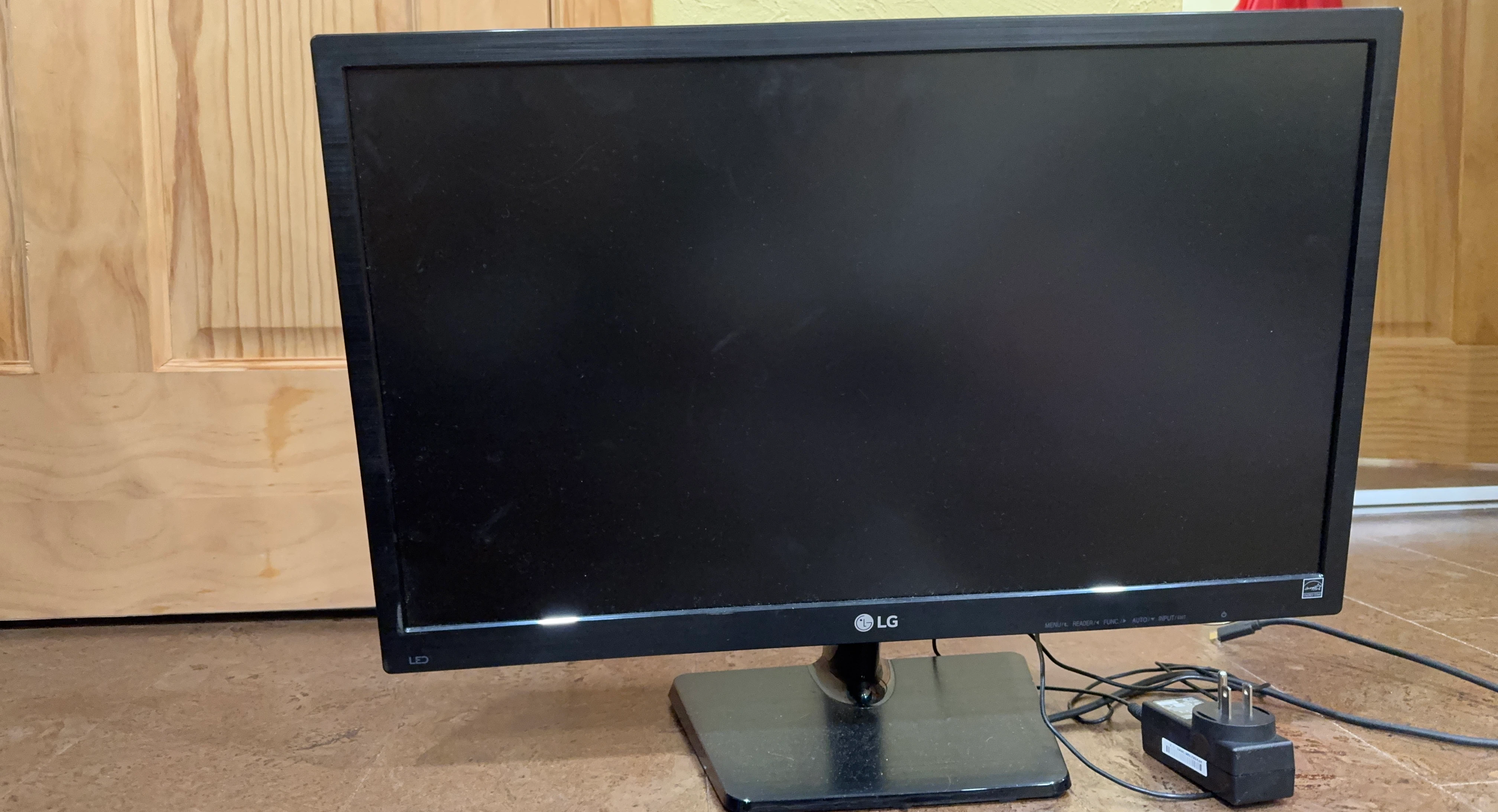 LG LED Monitor 24”