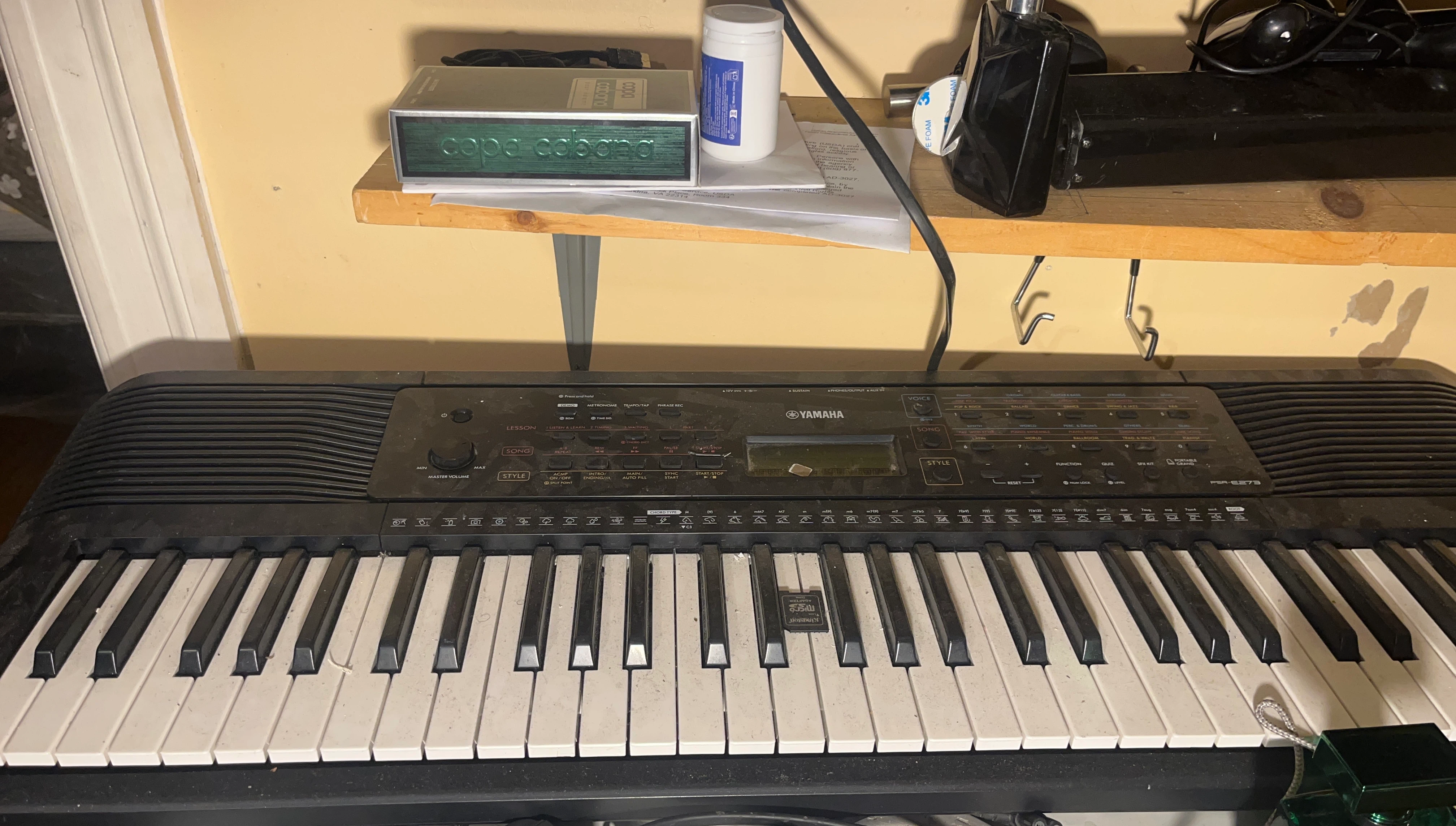 Yamaha PSR-E273 Keyboard
