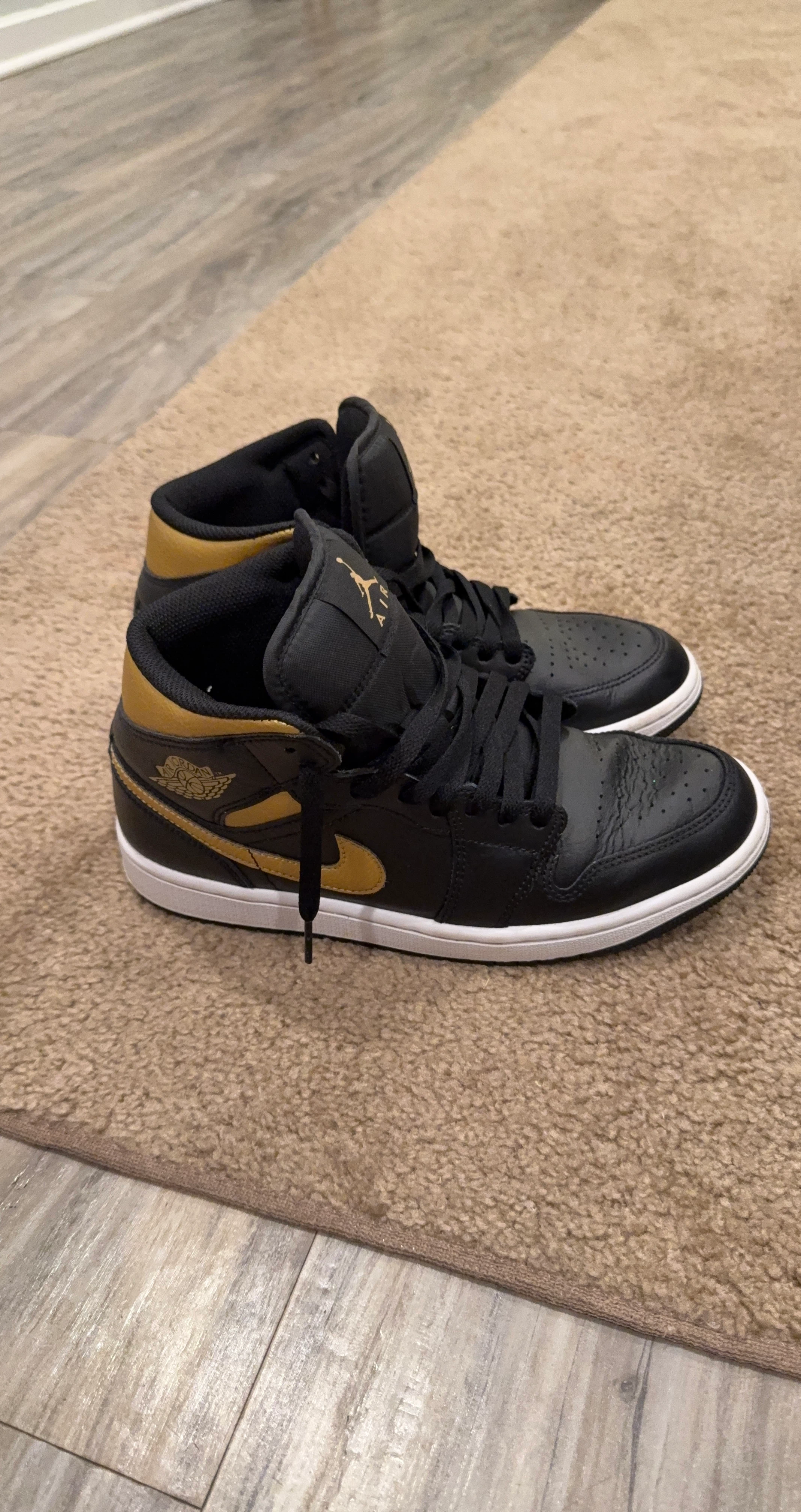 Air Jordan 1 Mid SE Black Gold Sneakers