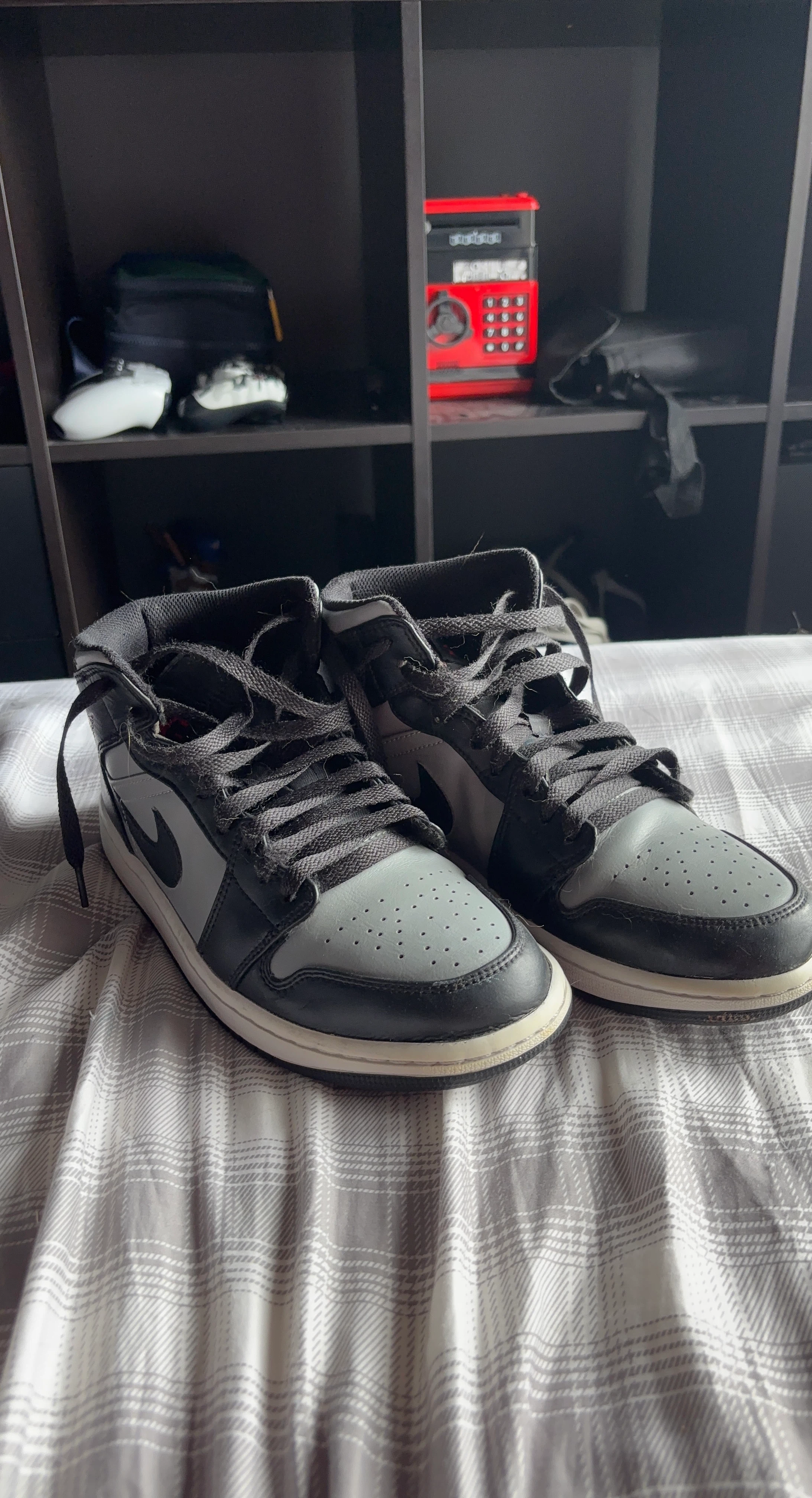 Air Jordan 1 Mid SE 'Light Smoke Grey'