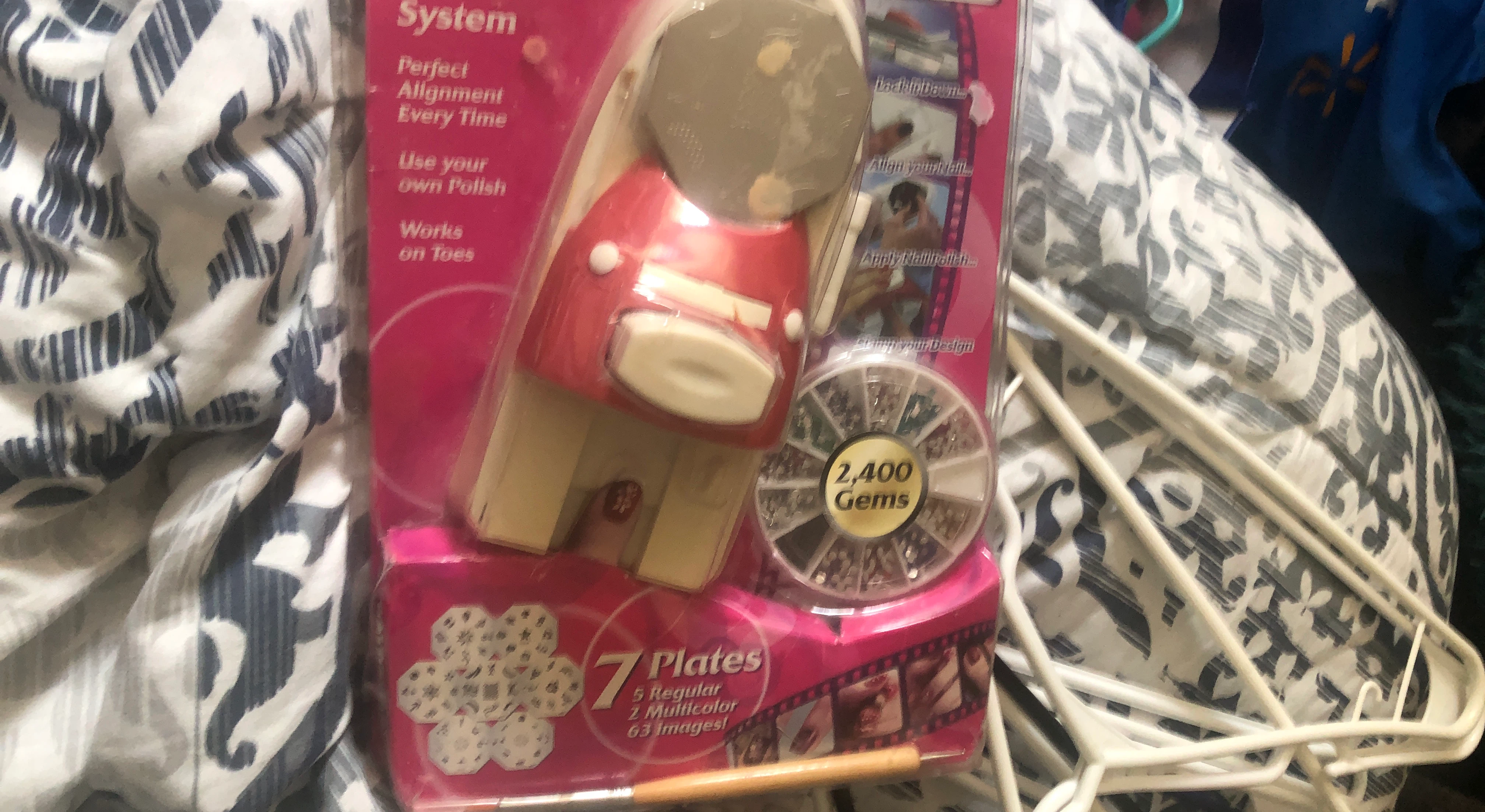 Nail Art Stamper System with 2,400 Gems & 7 Plates