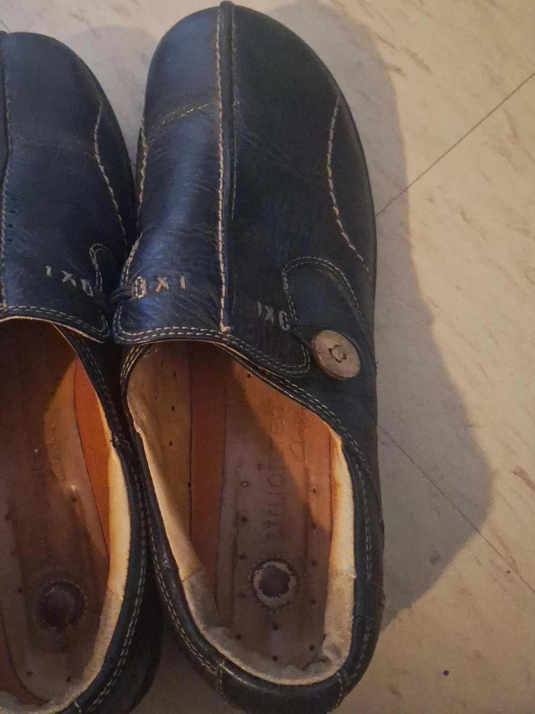 Clarks Women's Black Leather Clogs Size 8