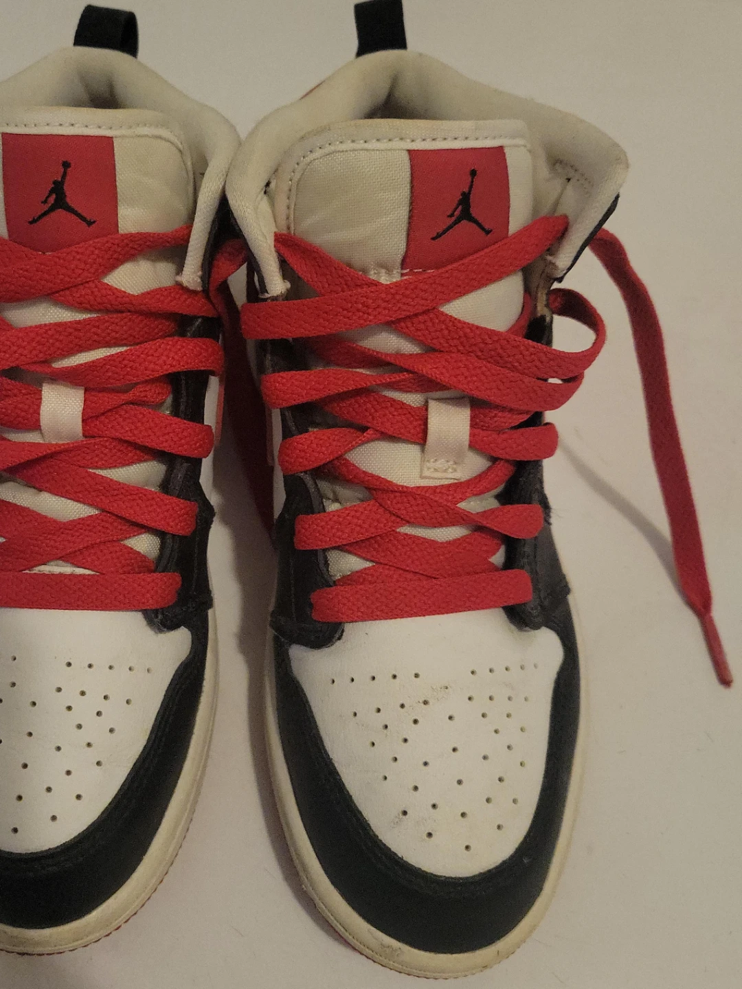 Air Jordan 1 Mid Sneakers size  1Y
