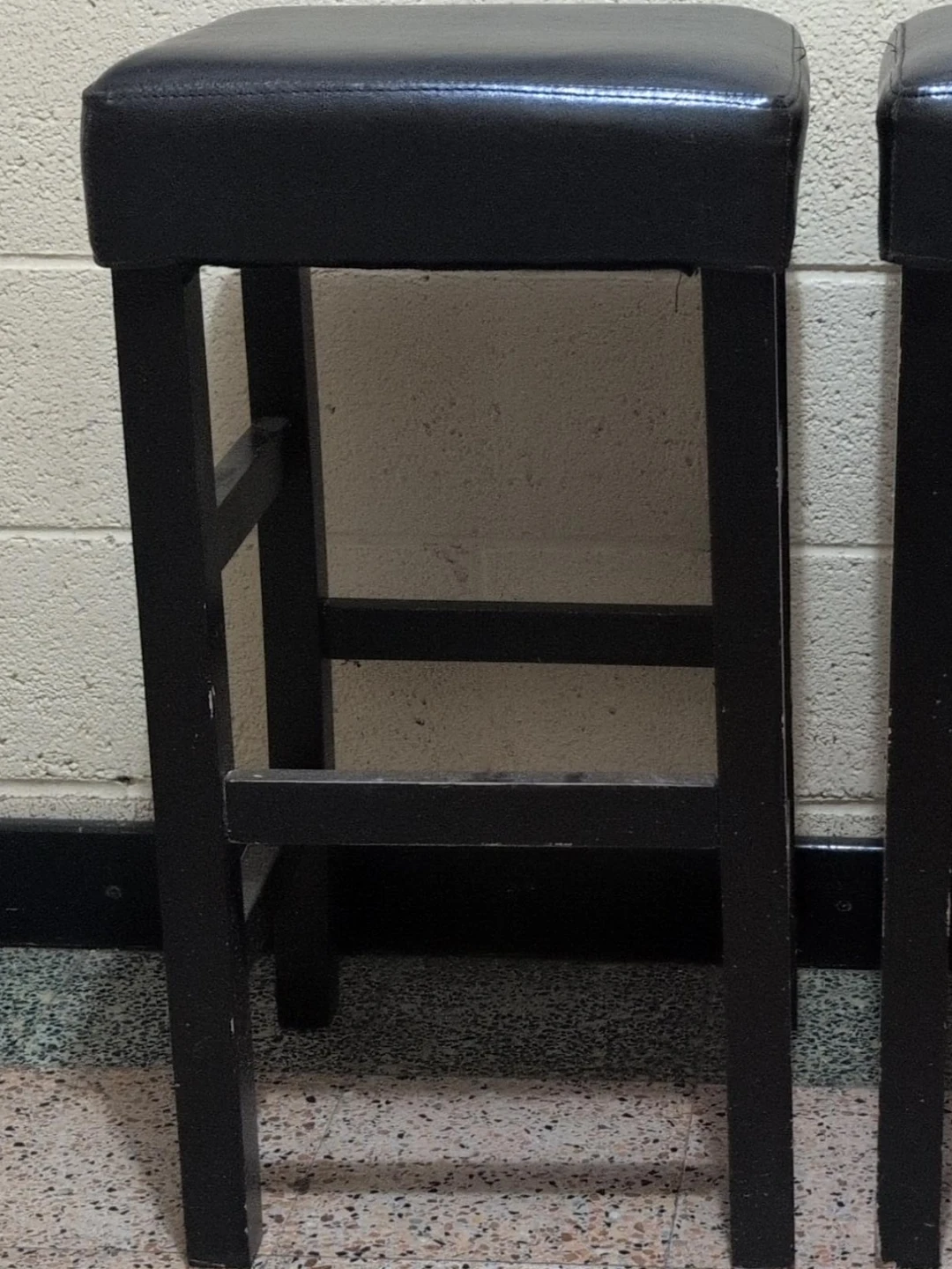 2 Black faux leather bar stool