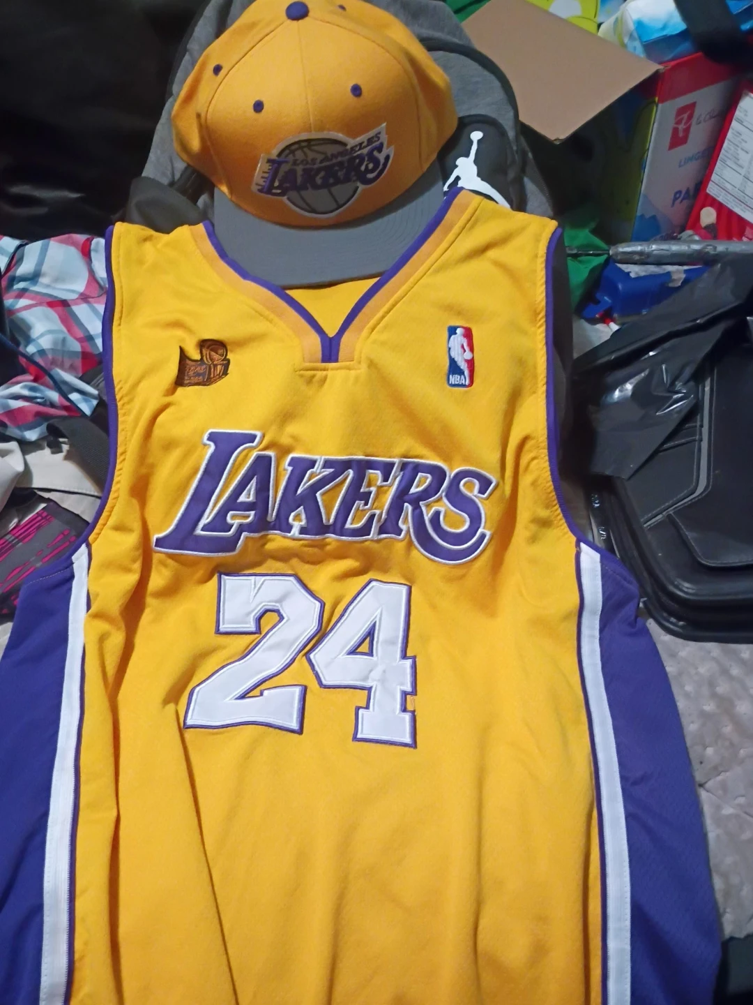 Los Angeles Lakers #24 Jersey and Hat