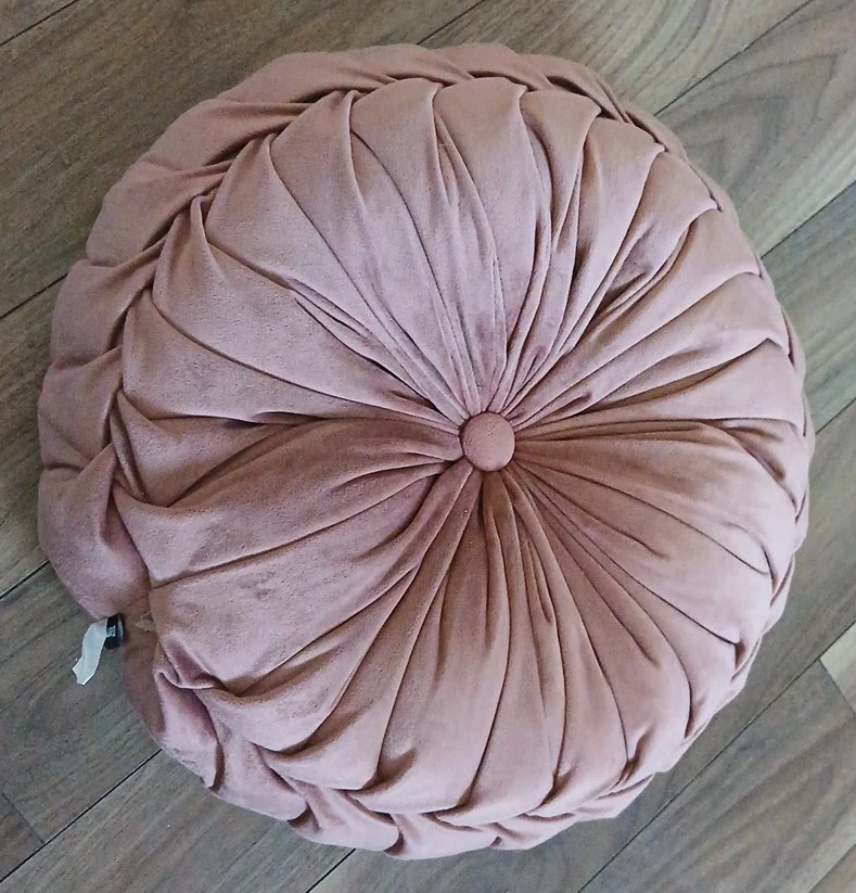 Round Pinch Pleat Throw Pillow