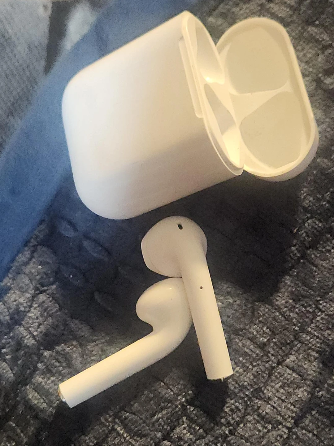 White Wireless Earbuds with Charging Case