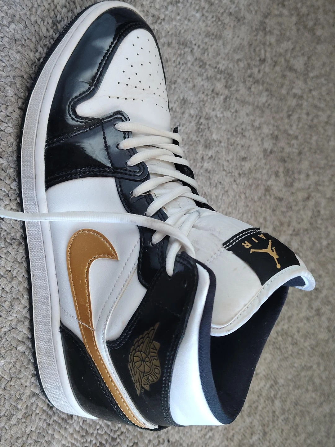 Air Jordan 1 Mid SE 'Light Smoke Grey Gold'
