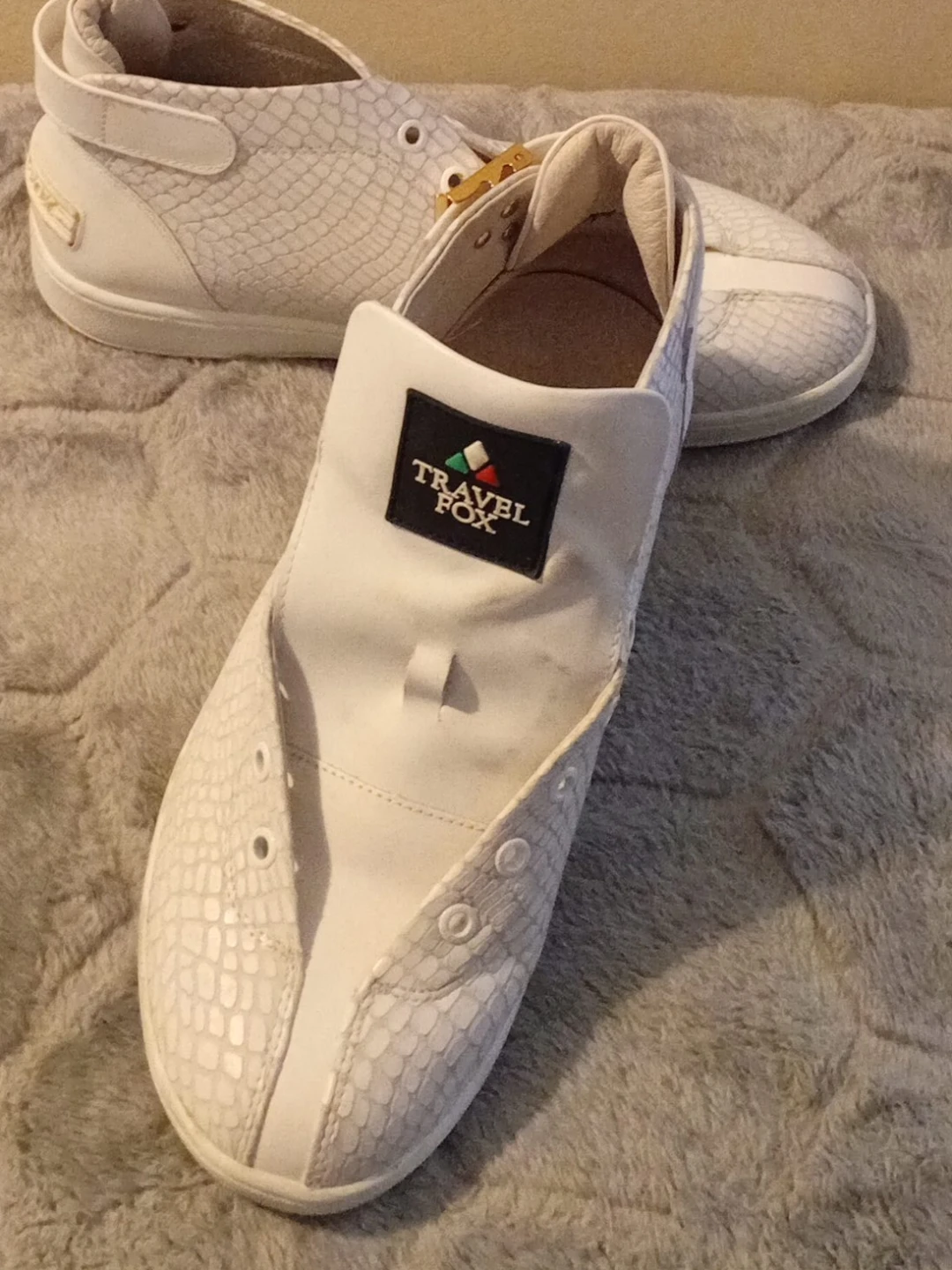 Travel Fox White Embossed Sneakers