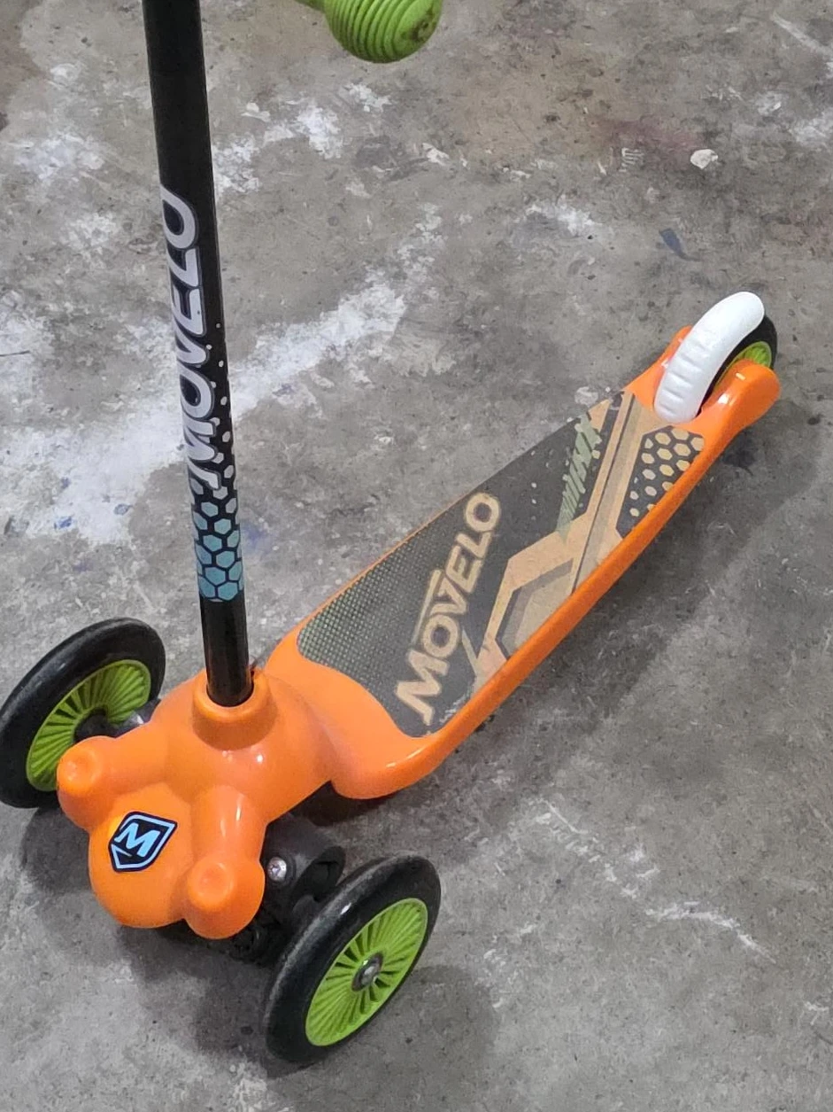 Movelo Orange 3-Wheel Scooter