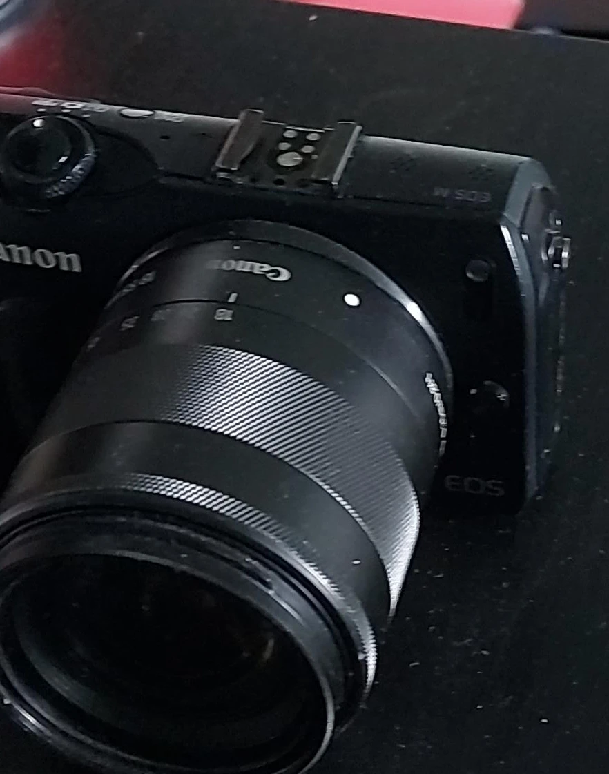 Canon EOS M Mirrorless Camera kit with 18-55mm Lens