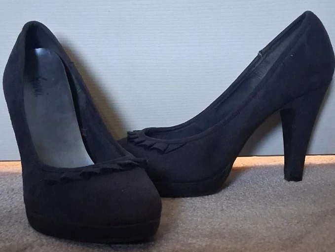 Women's navy Heels with Ruffle Detail