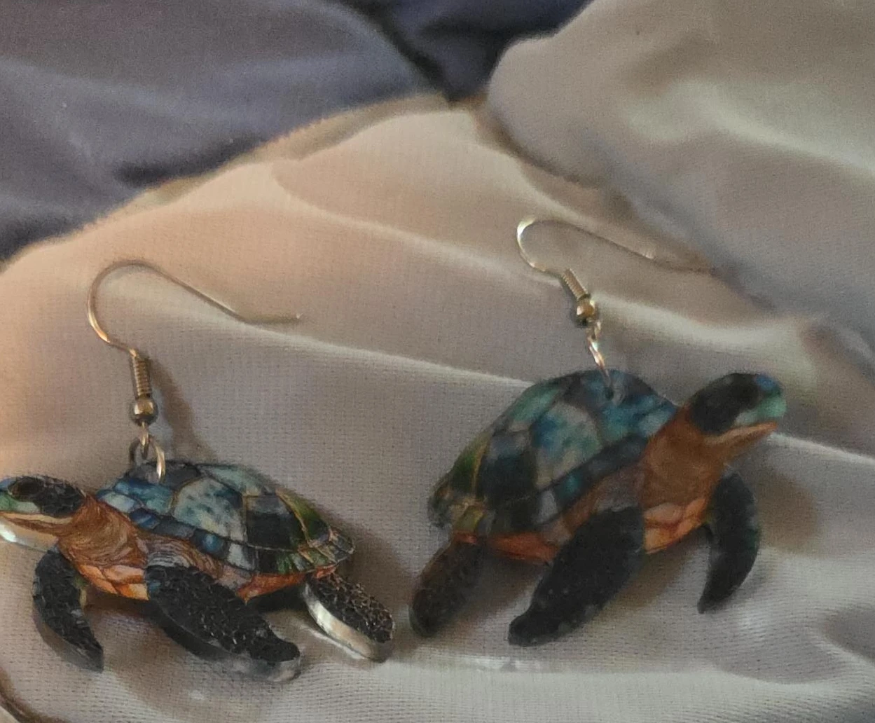 Cute 2D Acrylic Turtle Earrings - photo 3