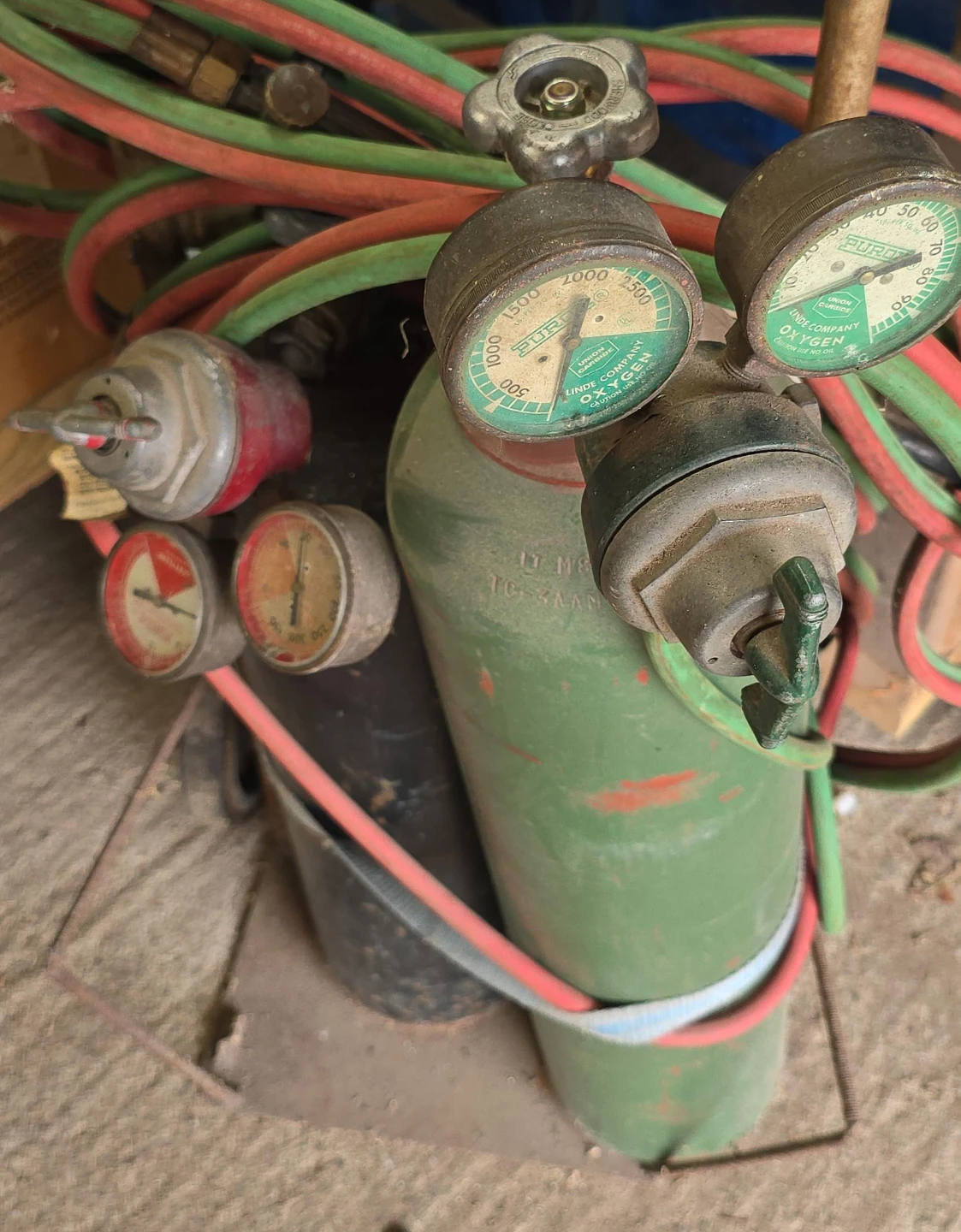 Linde Company Oxygen Regulator Set with Hoses