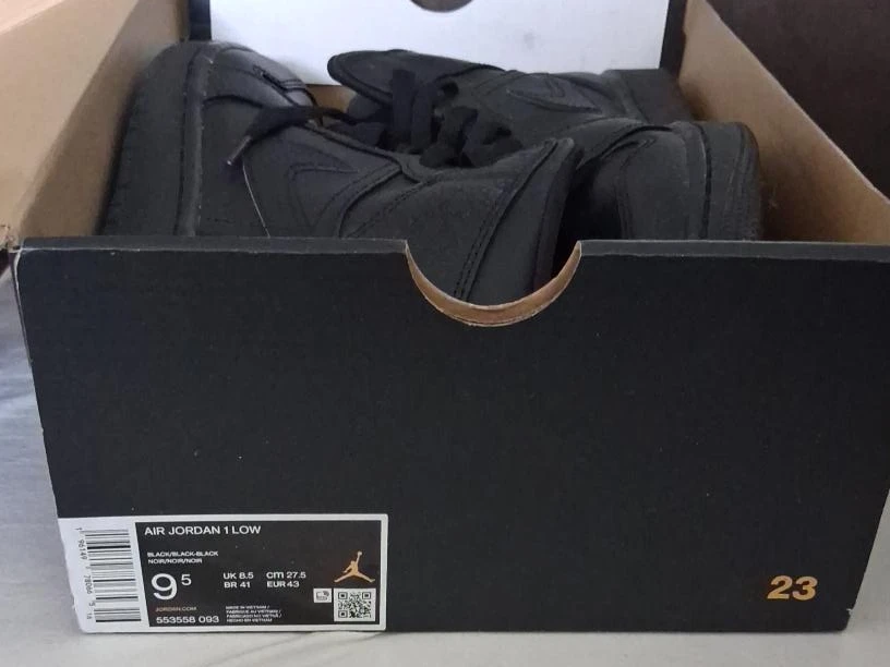 Air Jordan 1 Low Black Sneakers