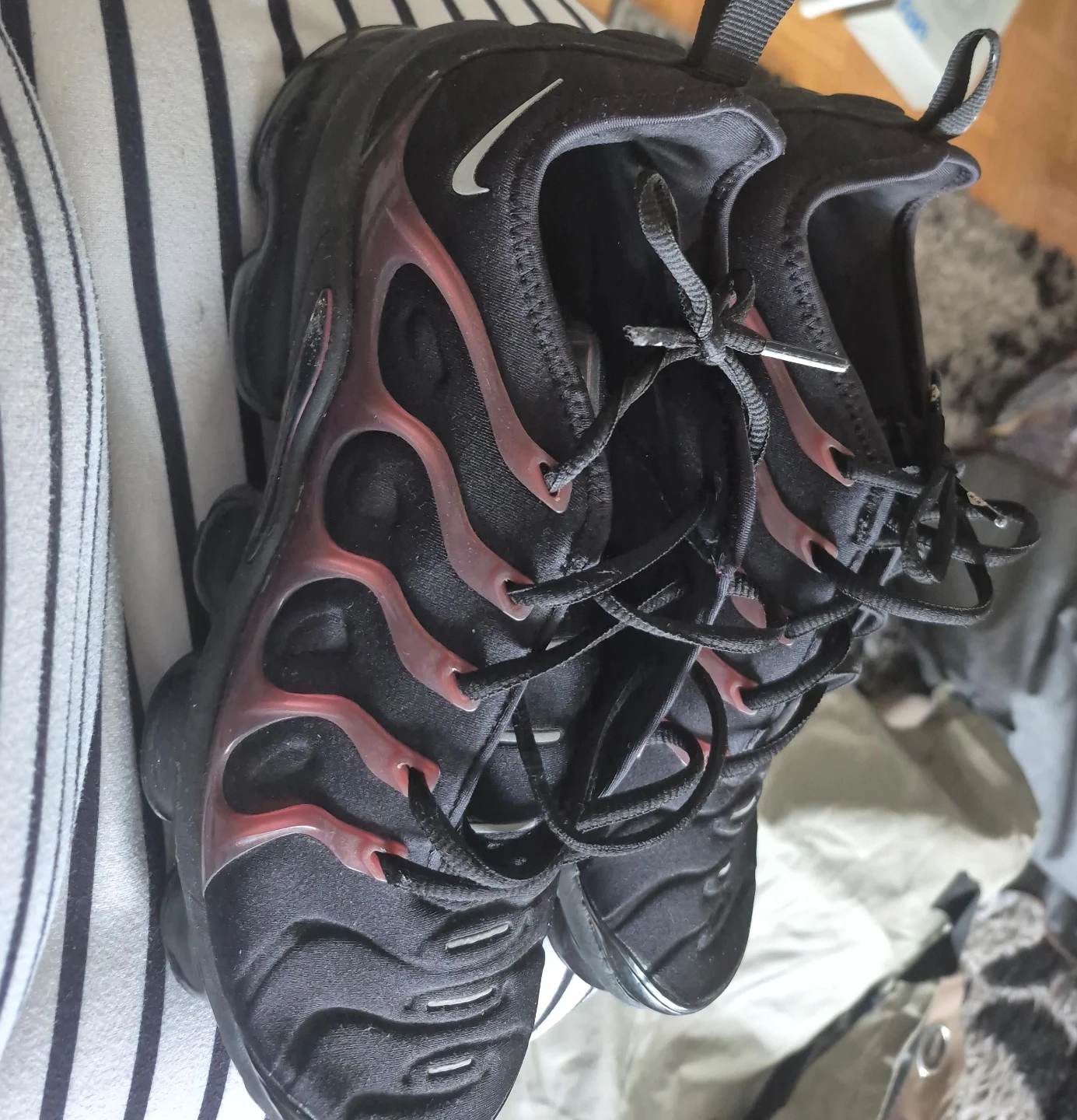 Nike Air Max Plus TN SE Black Red Sneakers