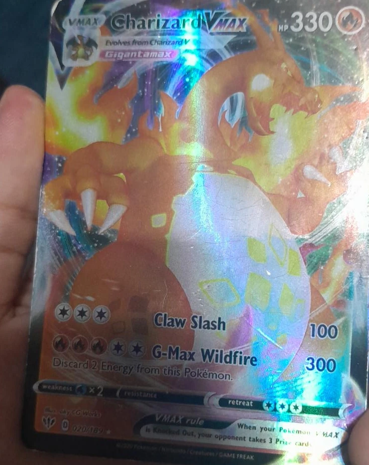 Pokémon TCG Charizard VMAX Gigantamax 070/189 Card
