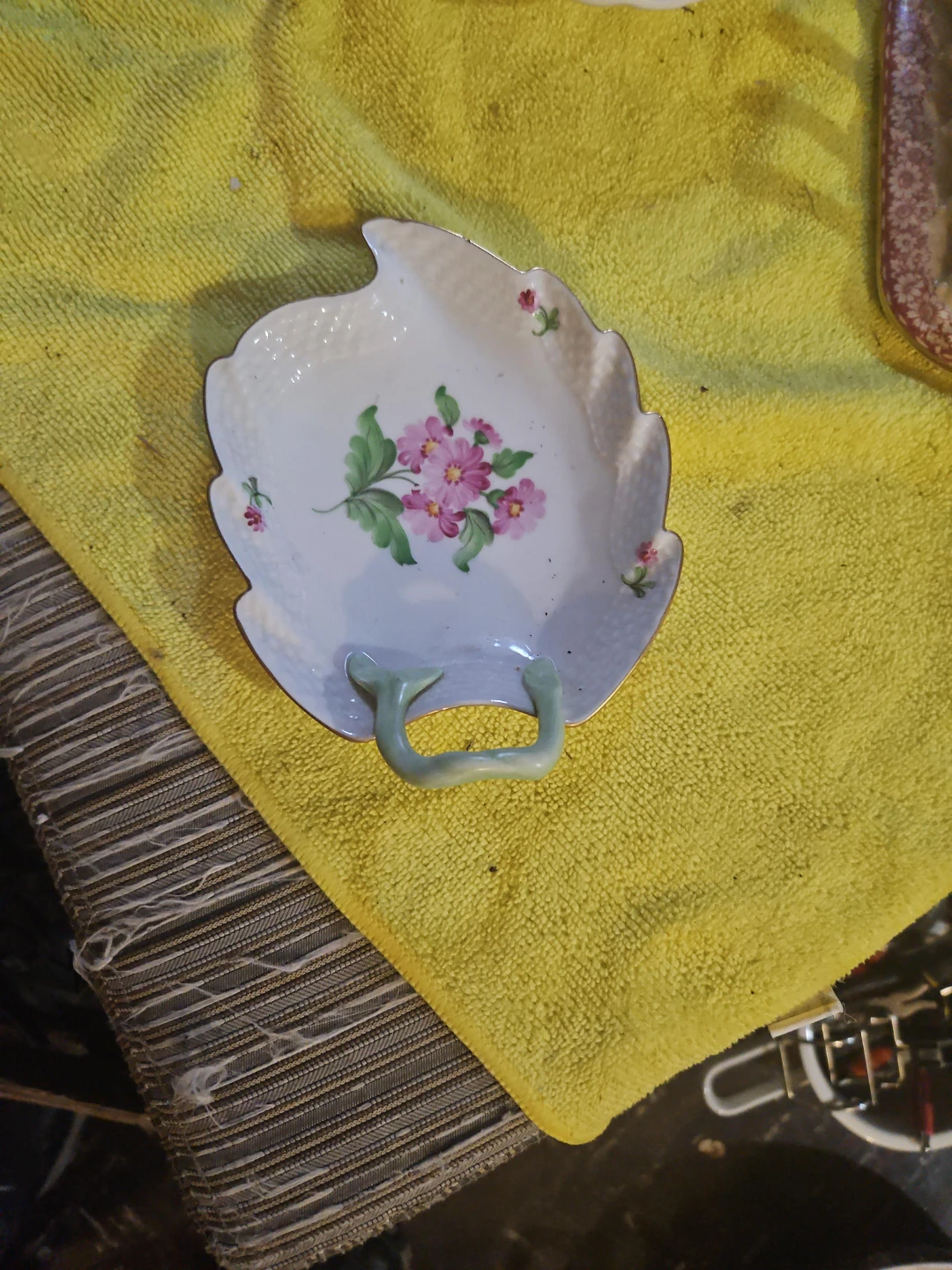 Hand-painted Porcelain Leaf Dish with Handle