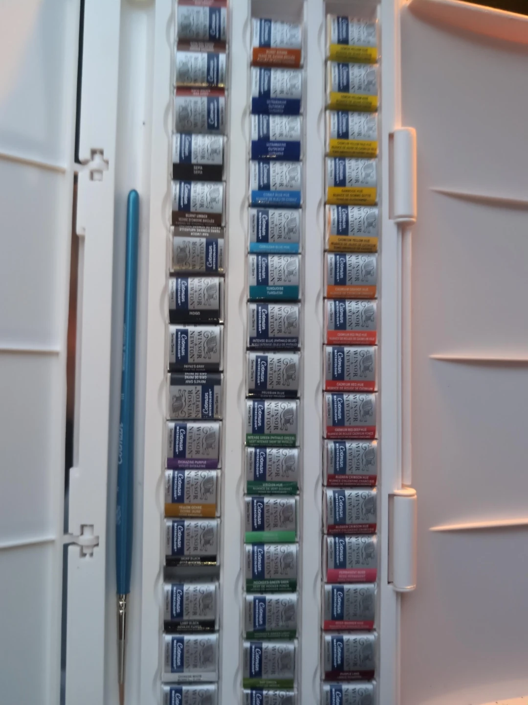 Winsor & Newton Cotman Watercolour Paint Set with Brush