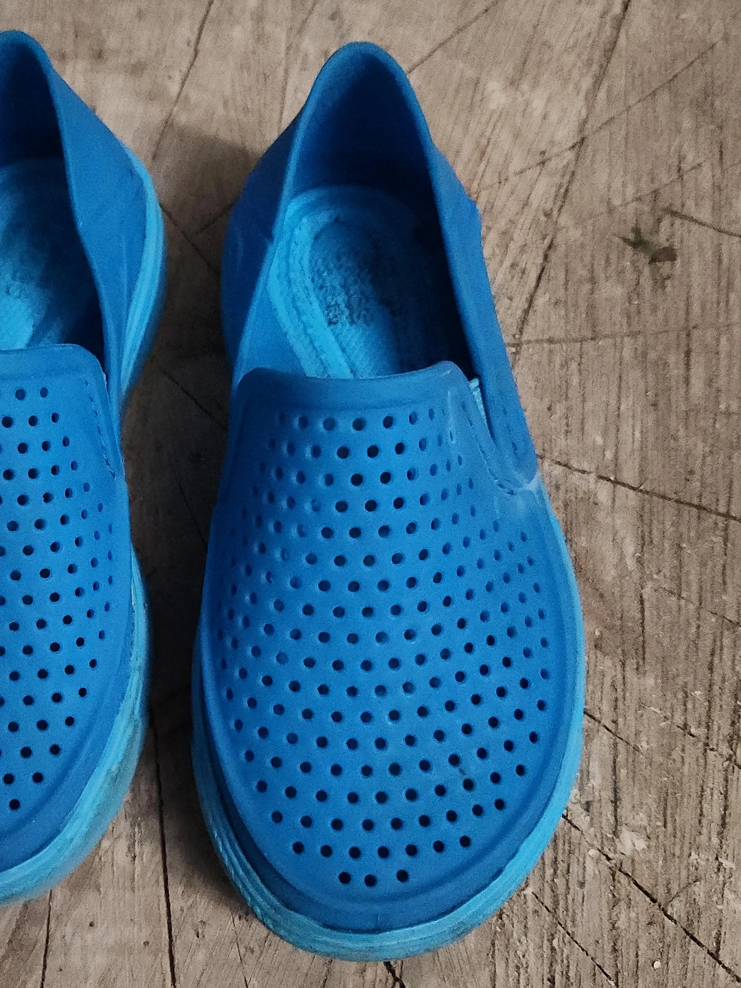 Toddler Blue Crocs slip-on shoes - photo 2