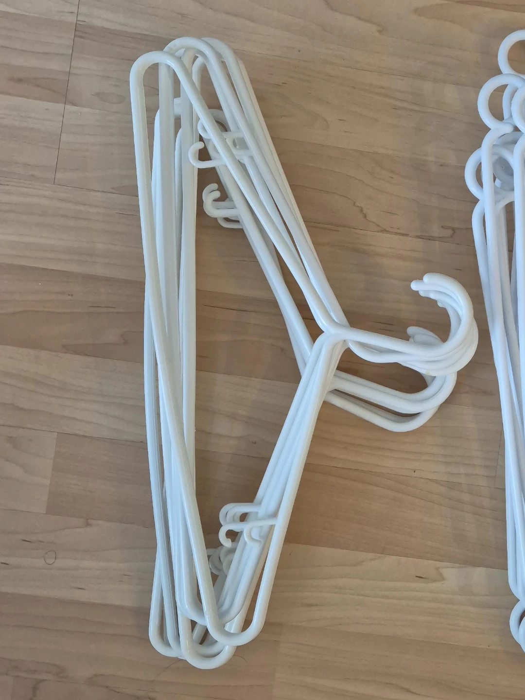 20 White Plastic Clothes Hangers - photo 3