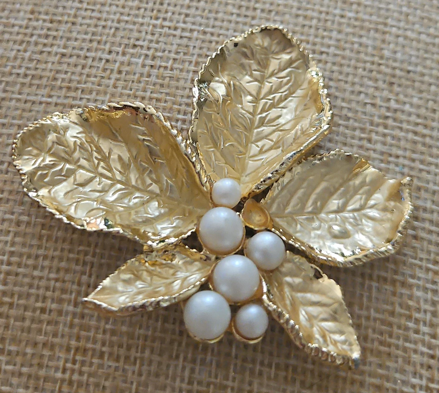Vintage signed monet Gold tone leaf and pearl brooch