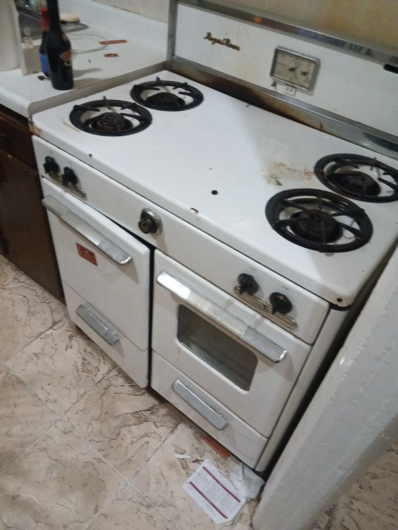 Royal Queen White Electric Stove
