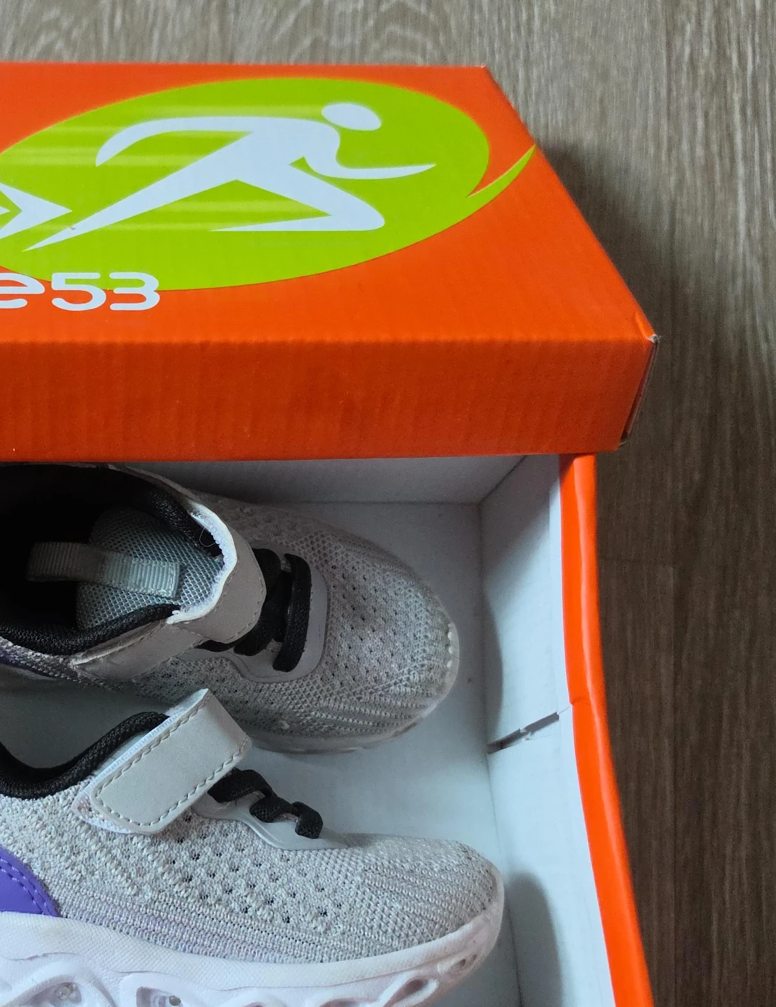 Fuse53 Kids Sneakers Size 5