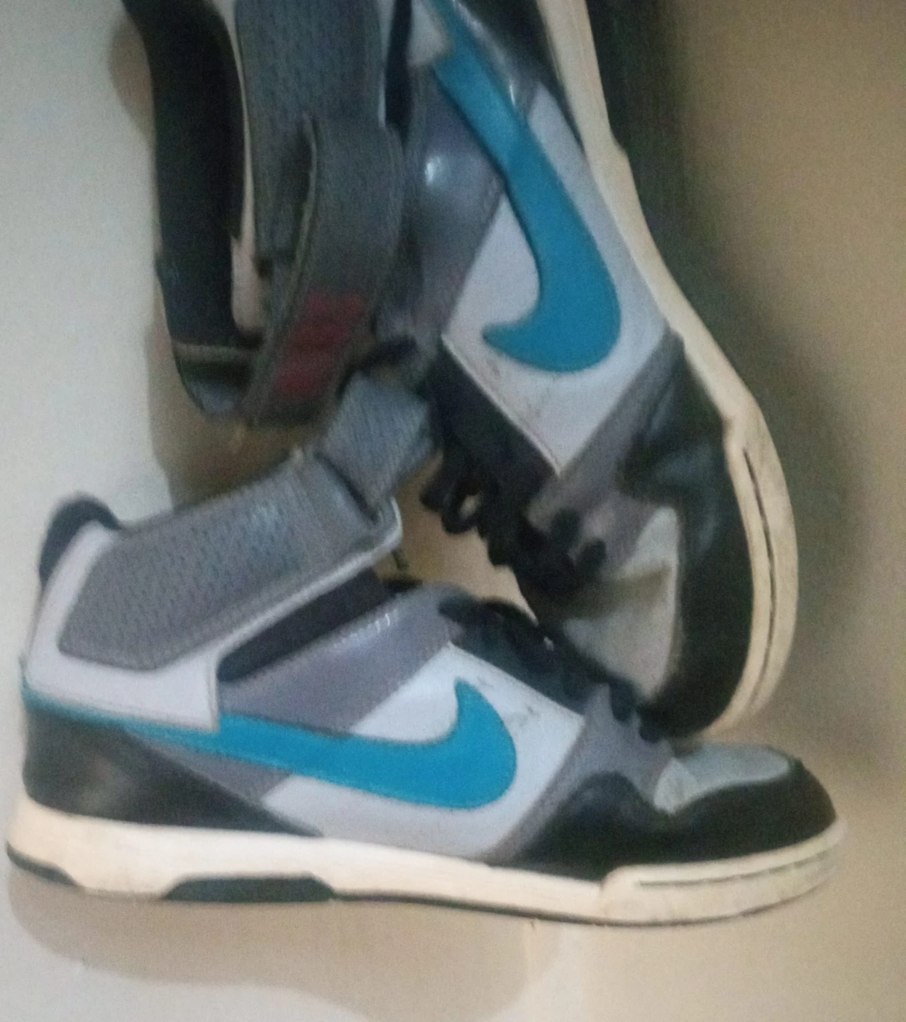 Nike Mid-Top Sneakers