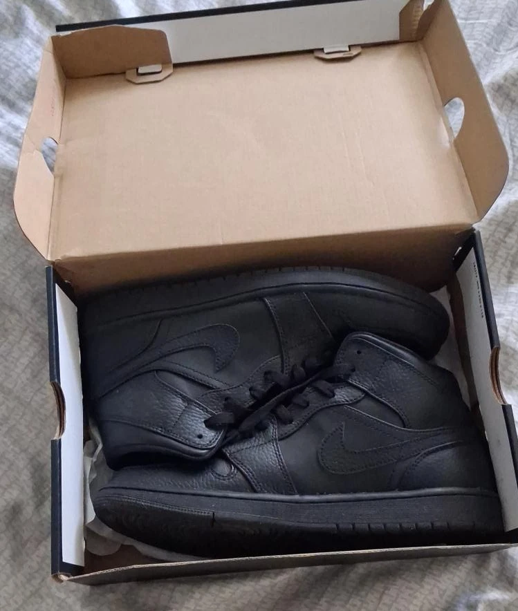 Nike Air Jordan 1 Mid Black Sneakers