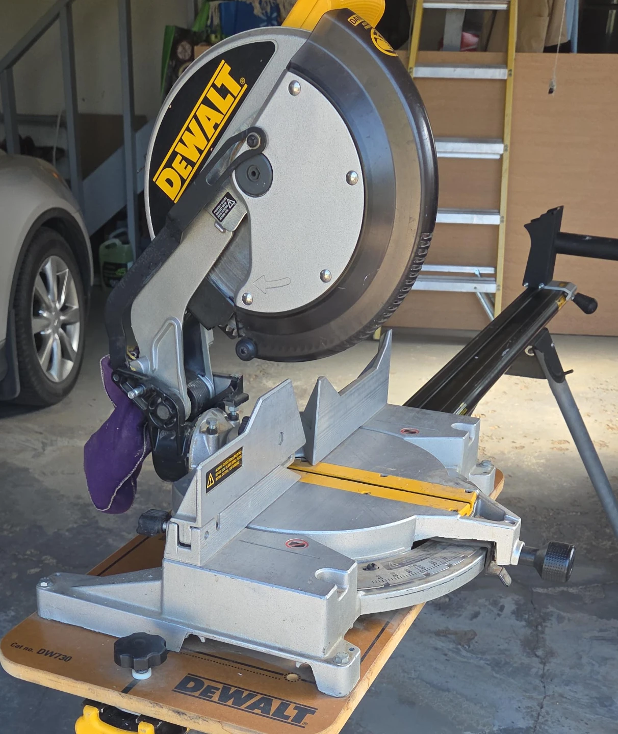 DEWALT DW730 Miter Saw with Stand
