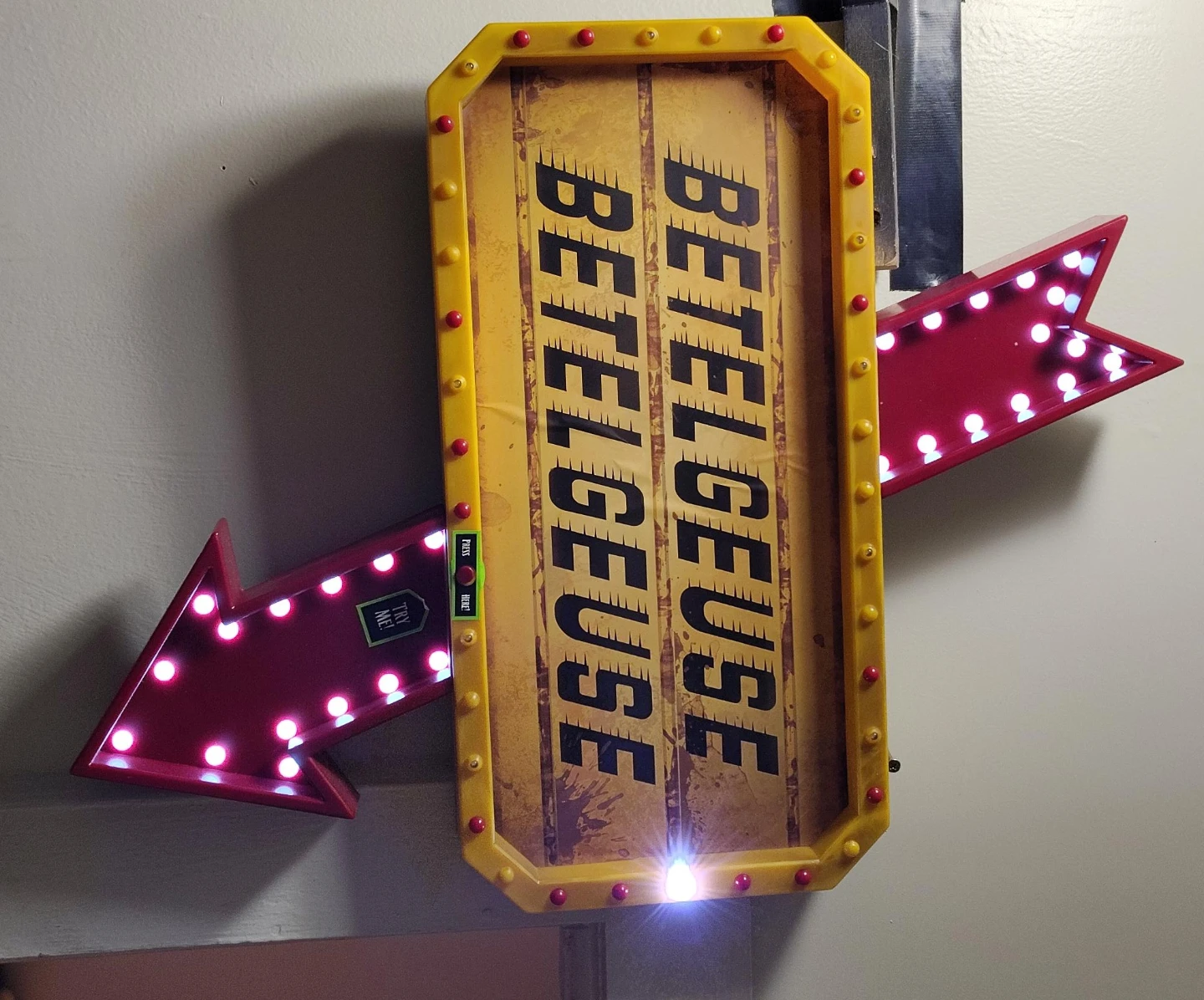 Beetlejuice Light-Up Arrow Sign