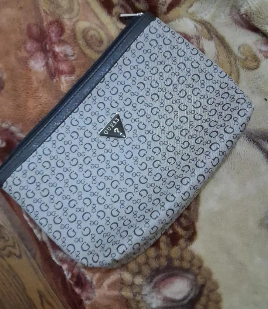 Guess Clutch Pouch