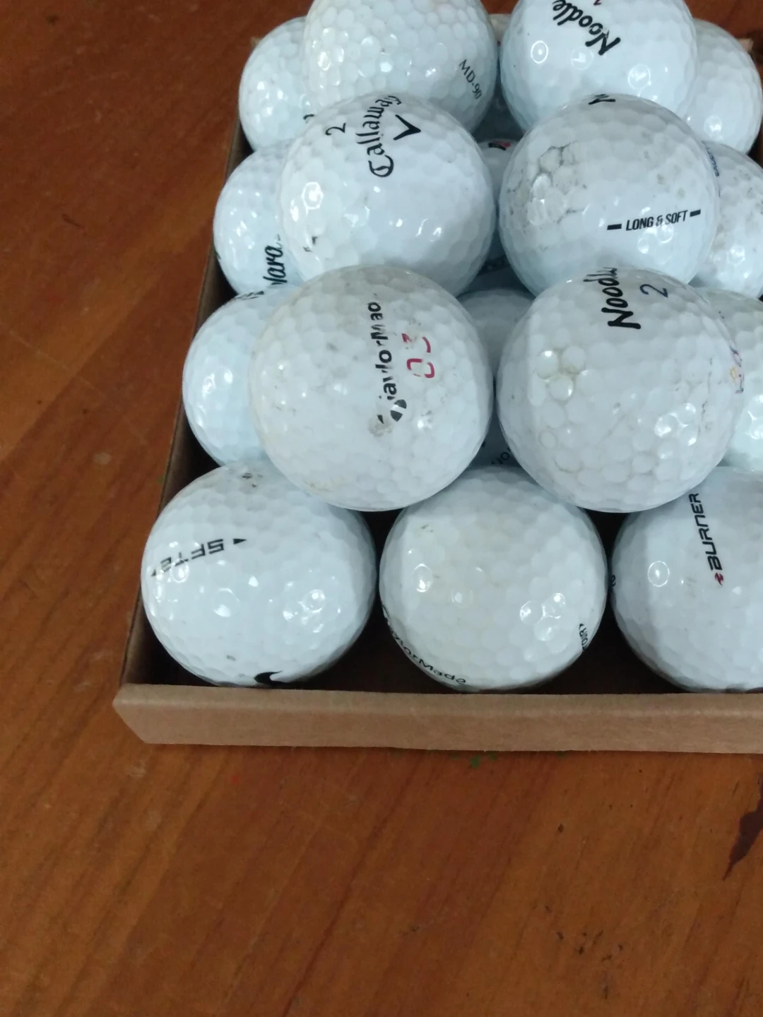 18 Mixed golf balls