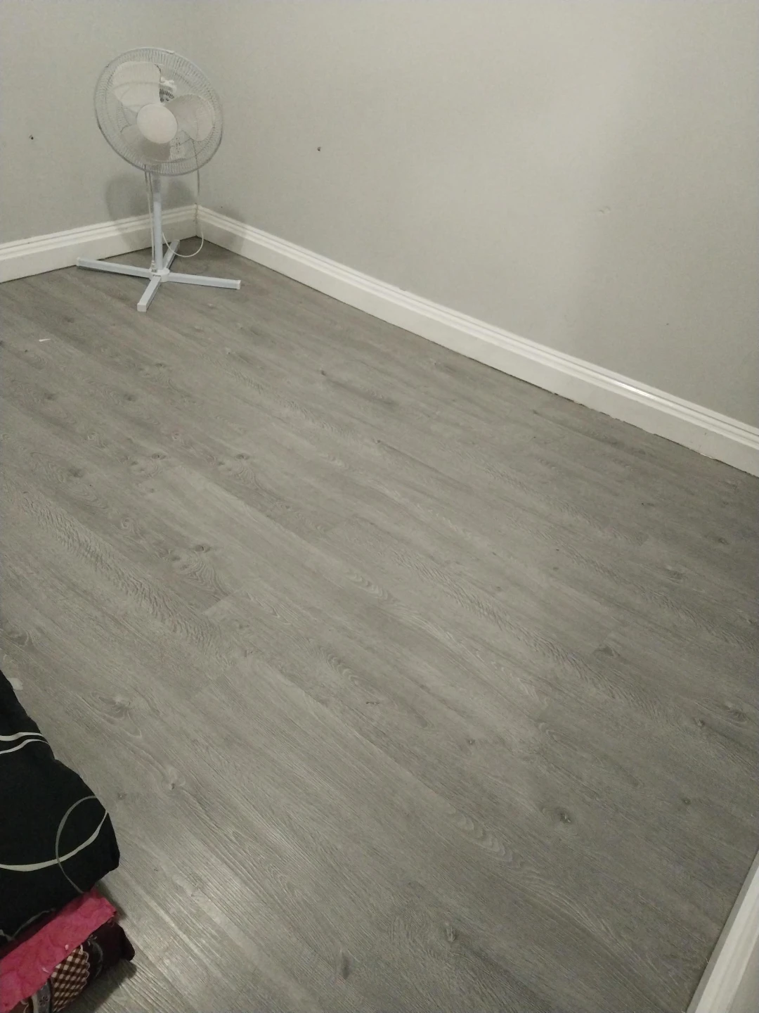 White Pedestal Fa