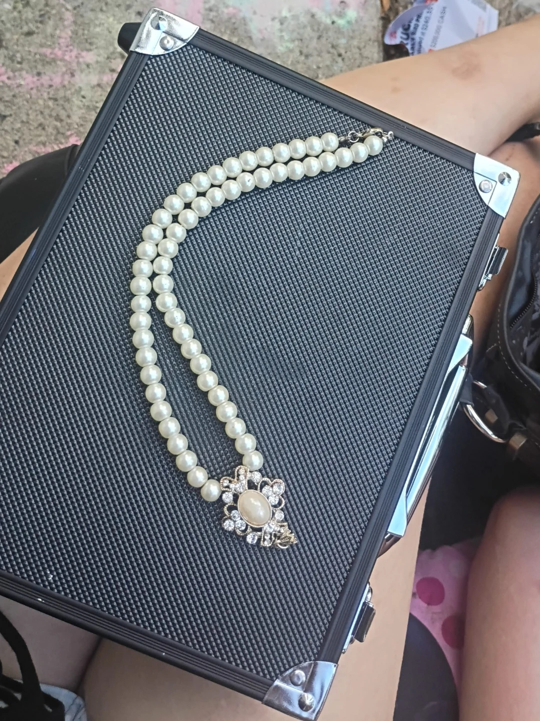 Pearl Necklace with Decorative Pendant