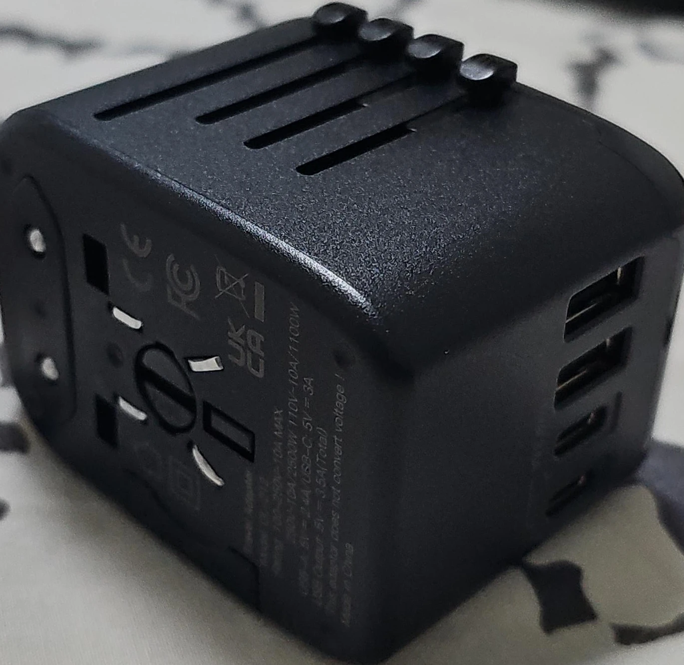 VYLEE Travel Adapter with USB Ports