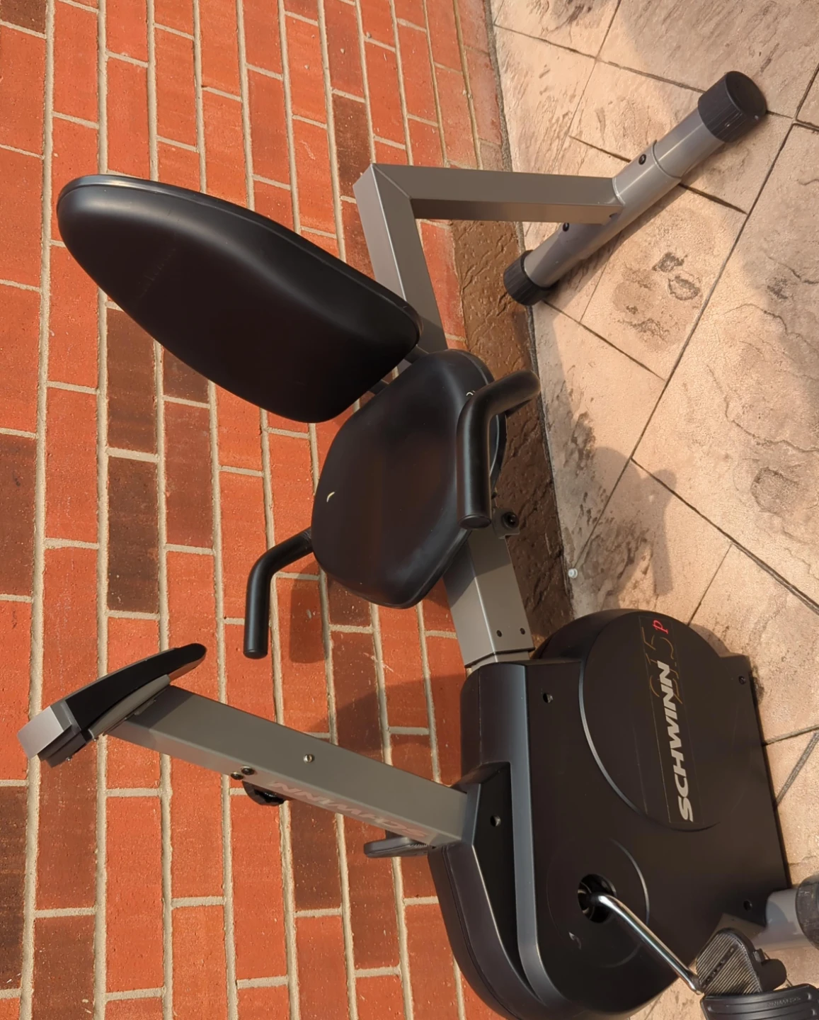Schwinn 570R Recumbent Bike
