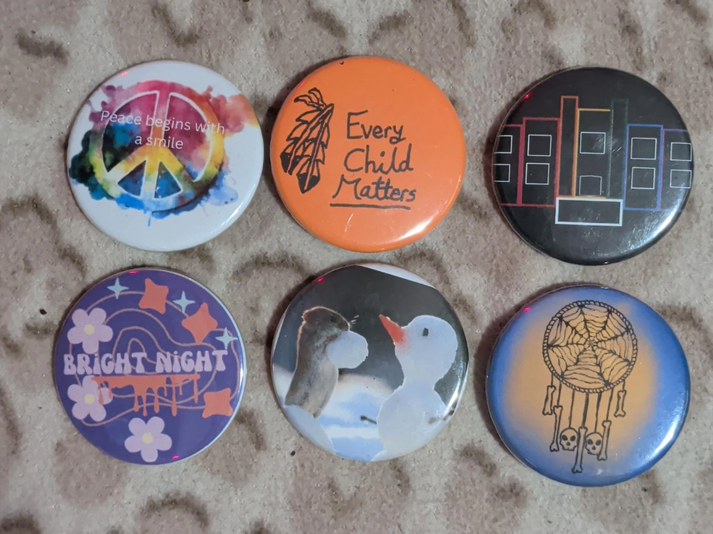 Set of 6 decorative pins