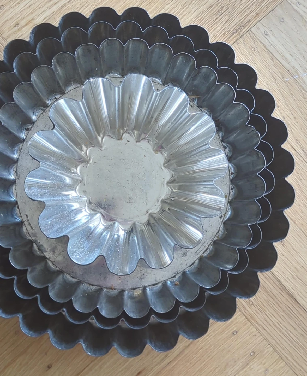 Set of 5 Vintage Metal Tart/Pie Pans